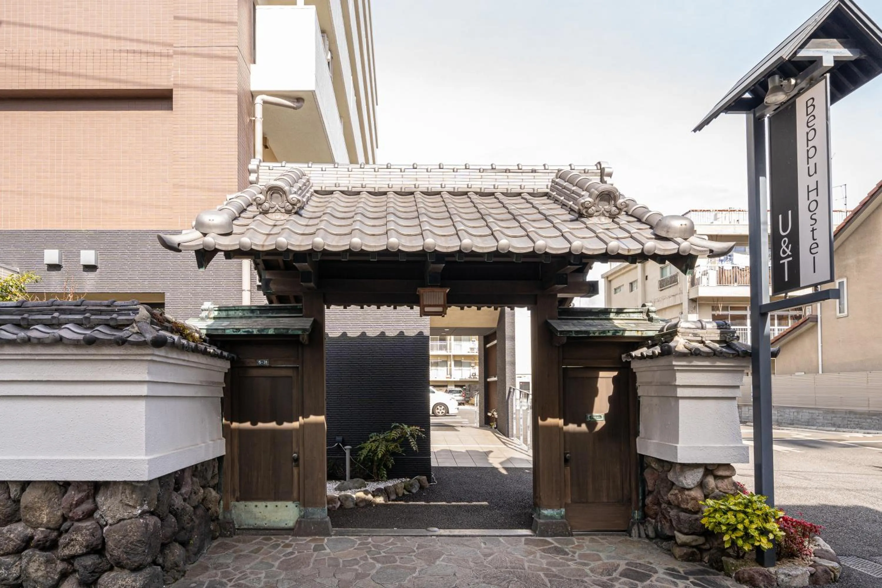 Property building in BEPPU HOSTEL U&T