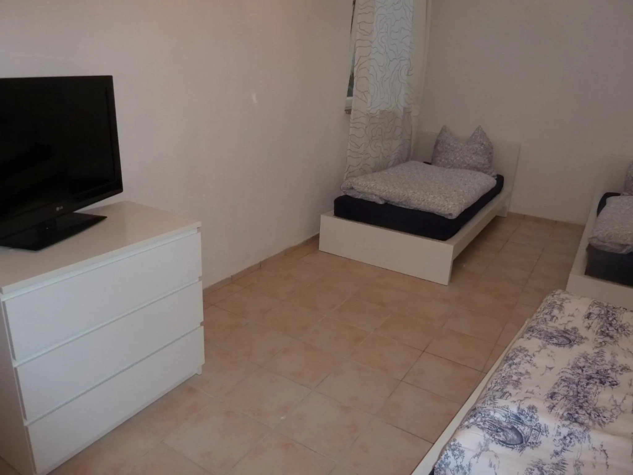 Photo of the whole room, Bed in Relax