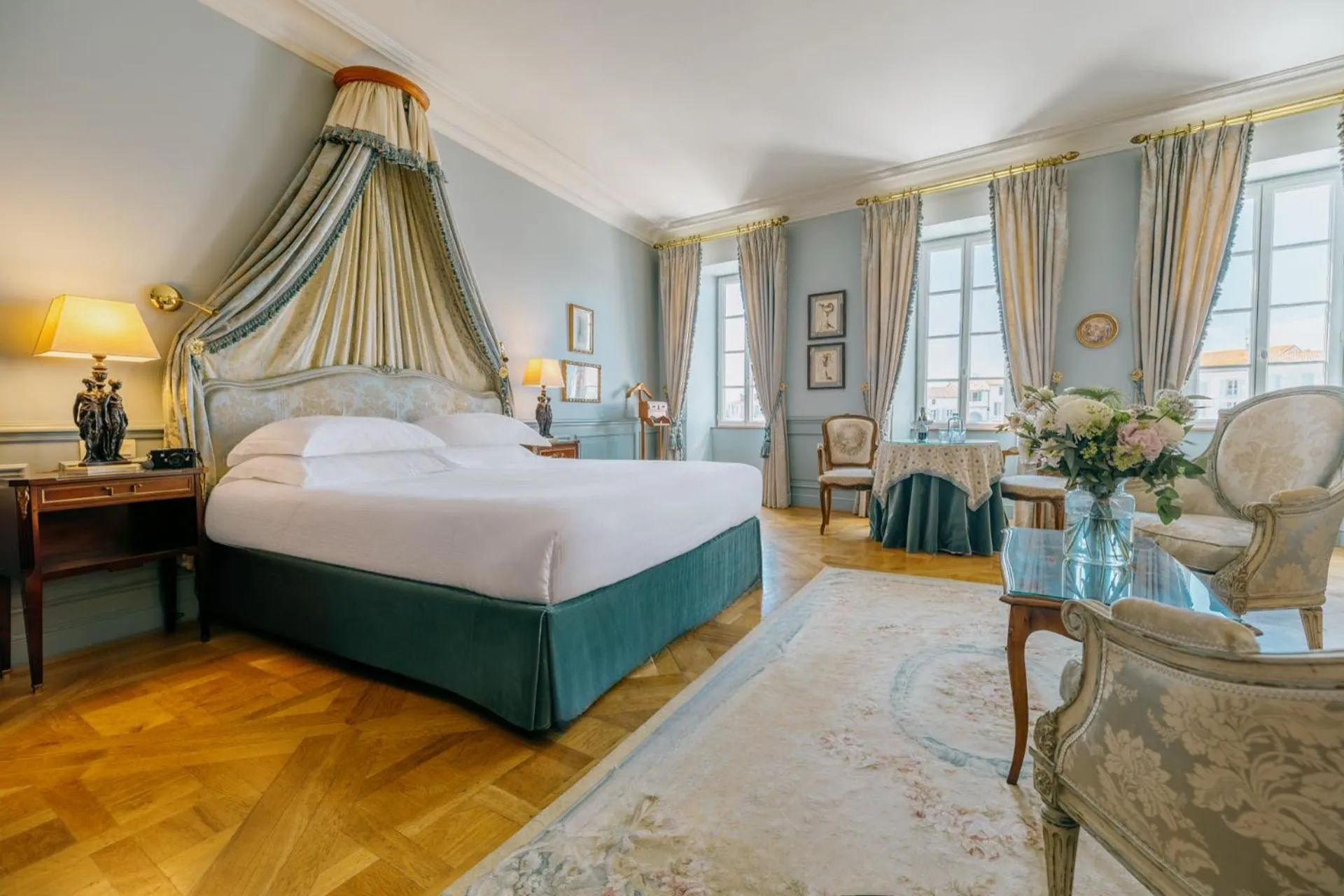 Bed in Hôtel de Toiras