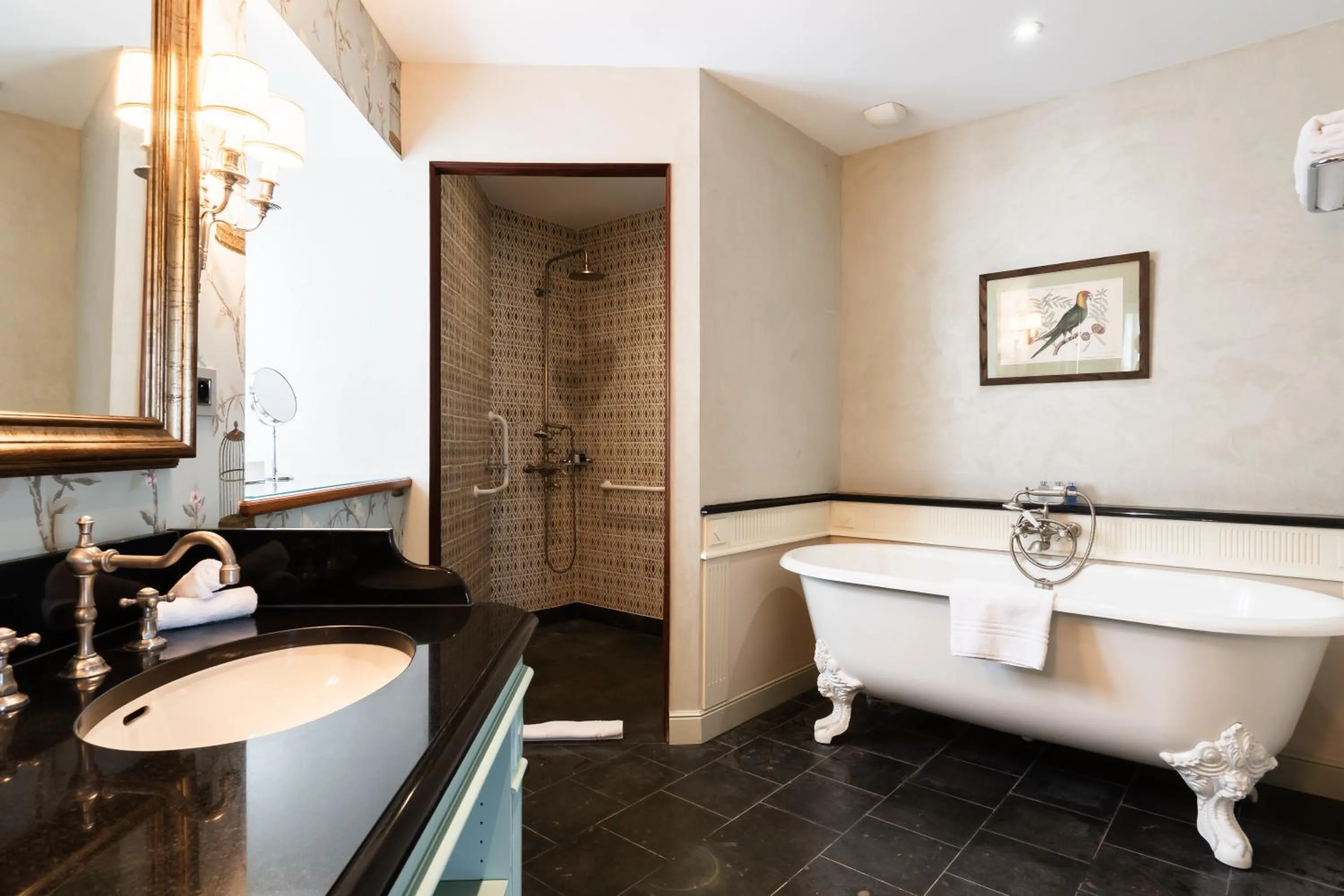 Bathroom in Hôtel de Toiras