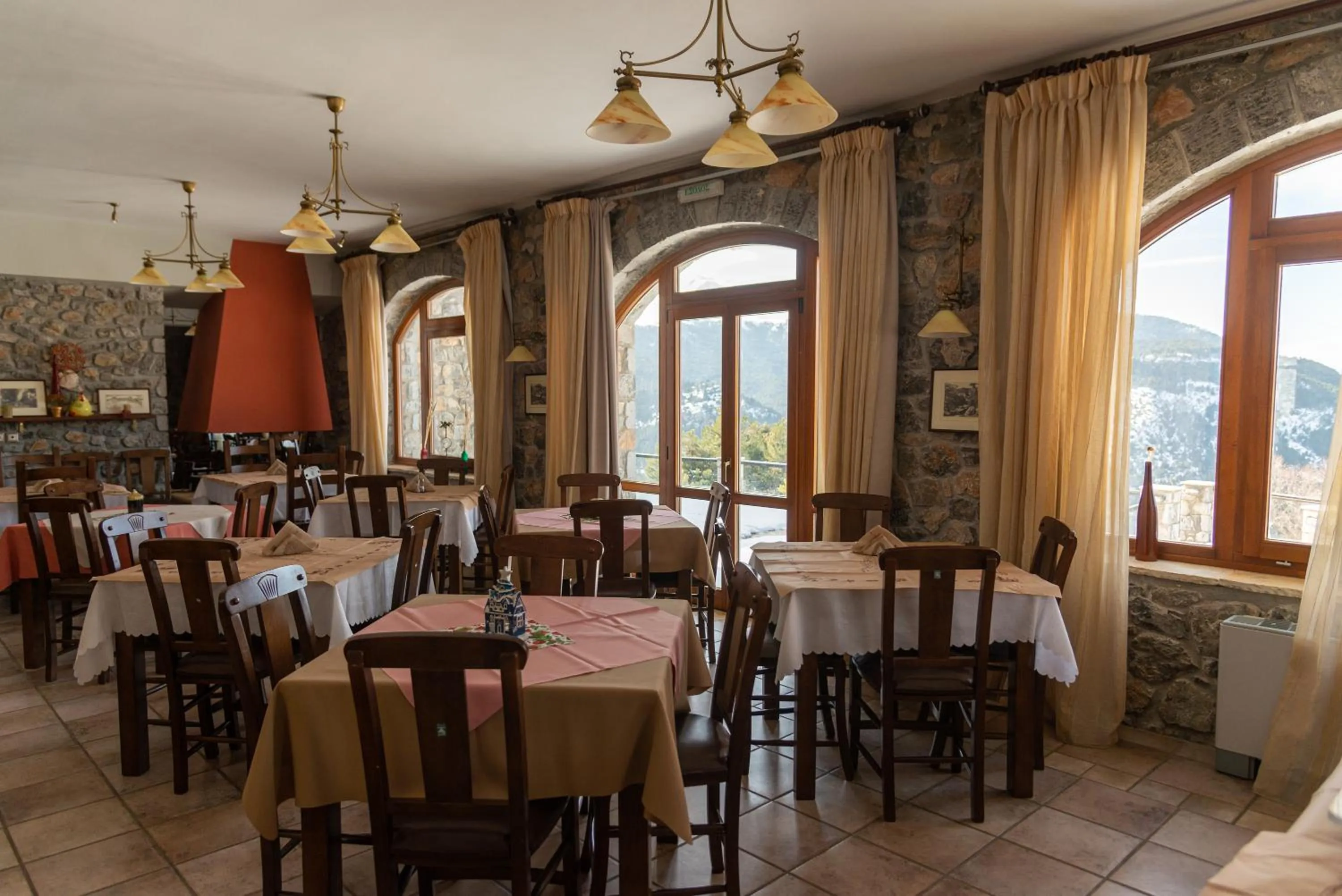 Restaurant/places to eat in Karyatis Resort