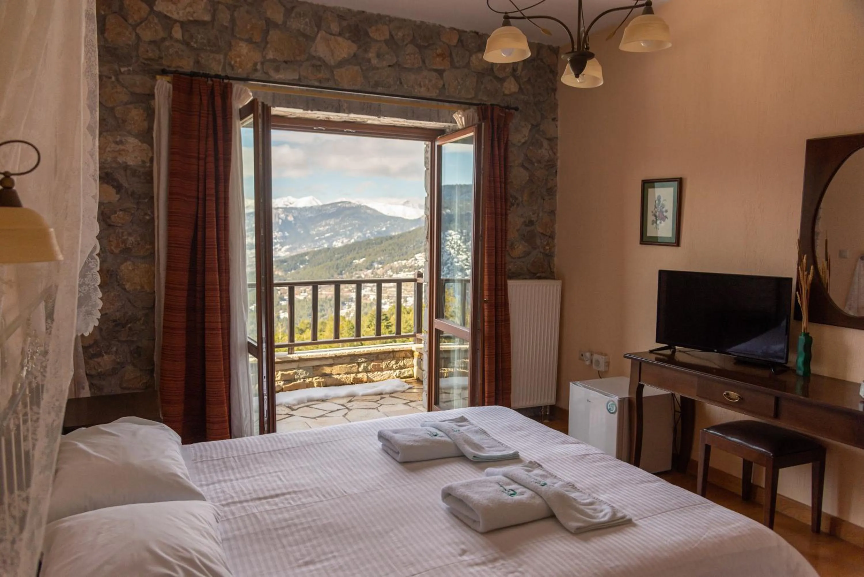 Photo of the whole room, Bed in Karyatis Resort