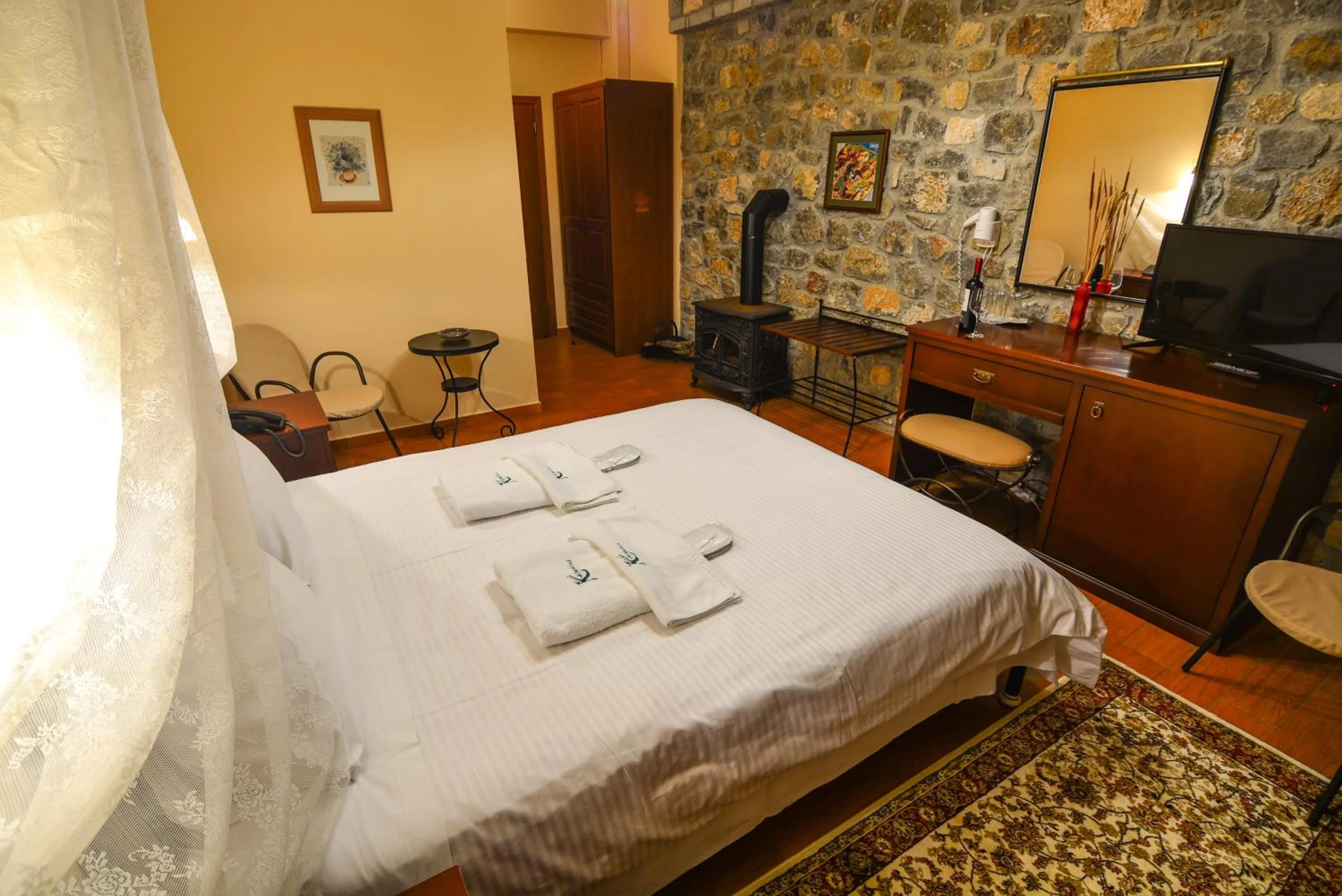 Photo of the whole room, Bed in Karyatis Resort