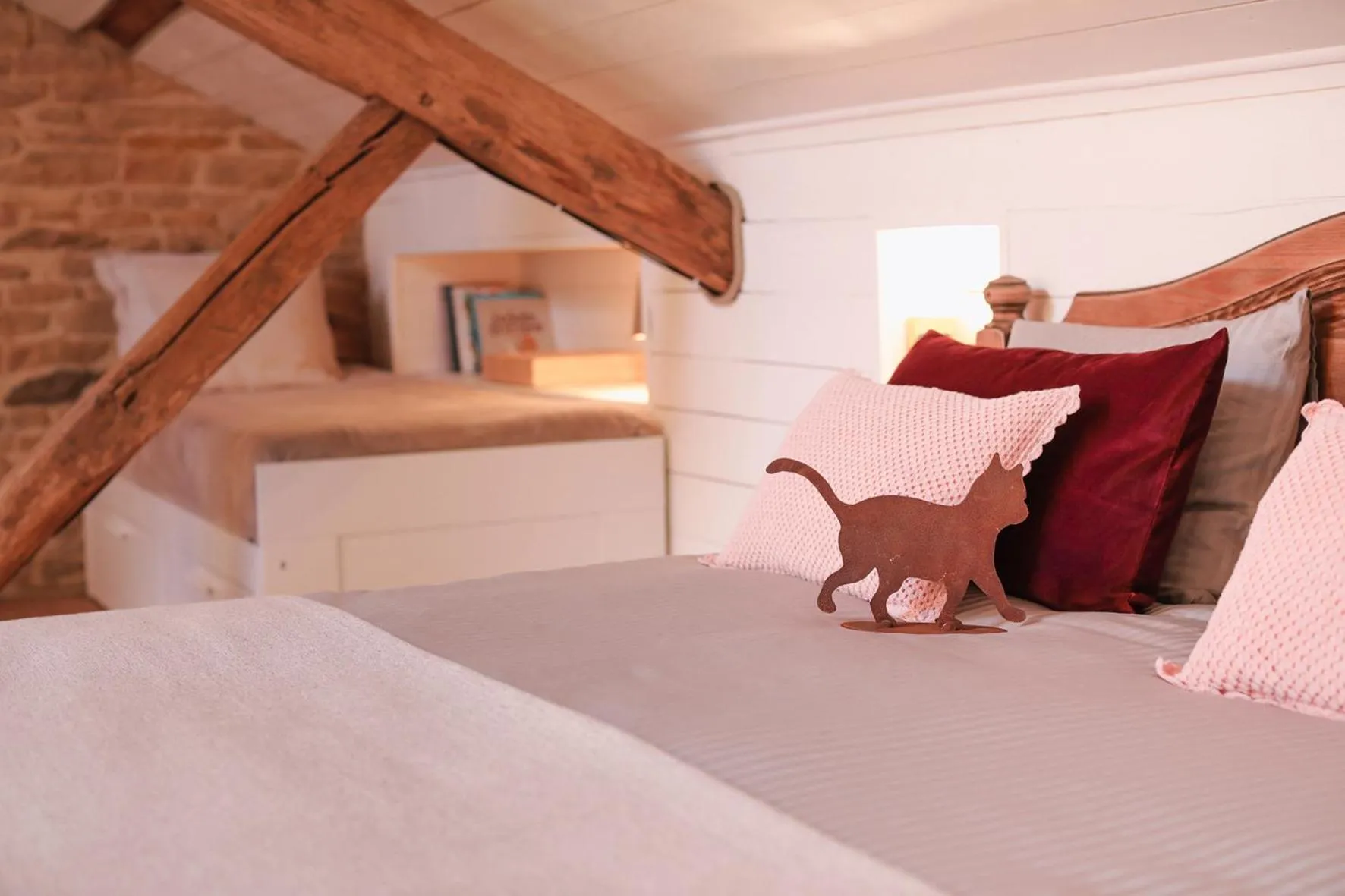 Bedroom, Bed in Les Chambres du Chat