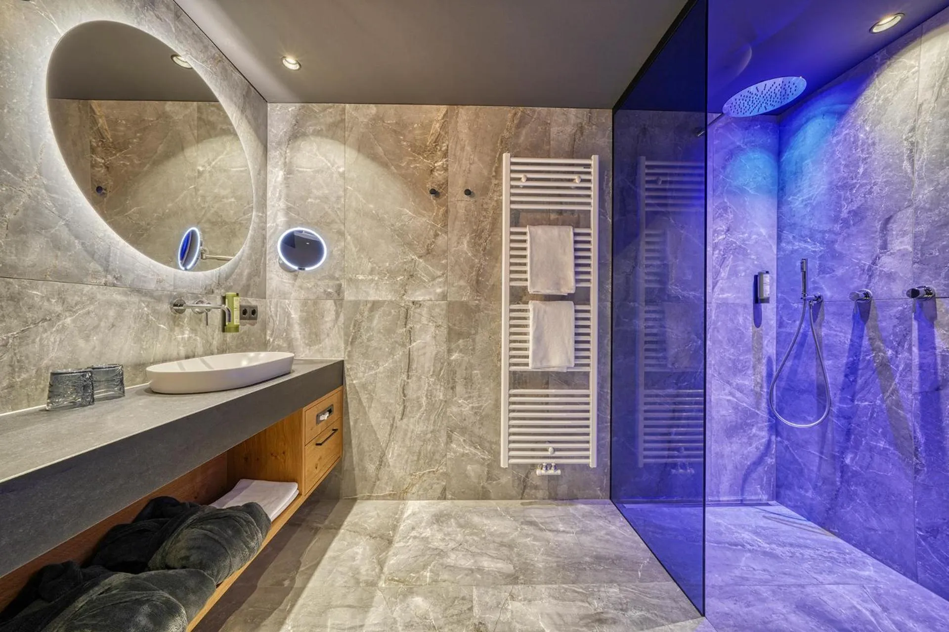 Shower in Hotel Avelina