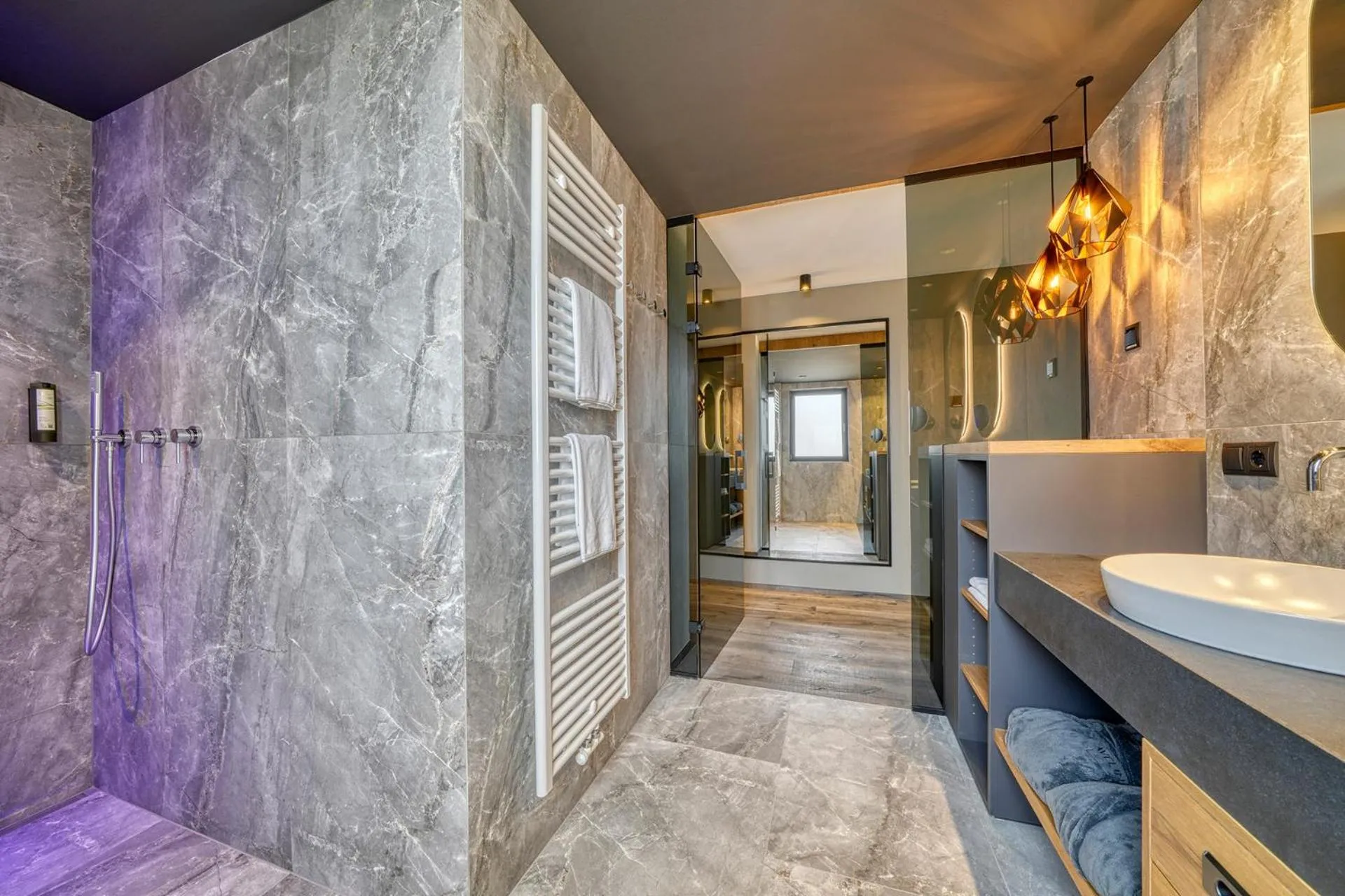 Bathroom in Hotel Avelina