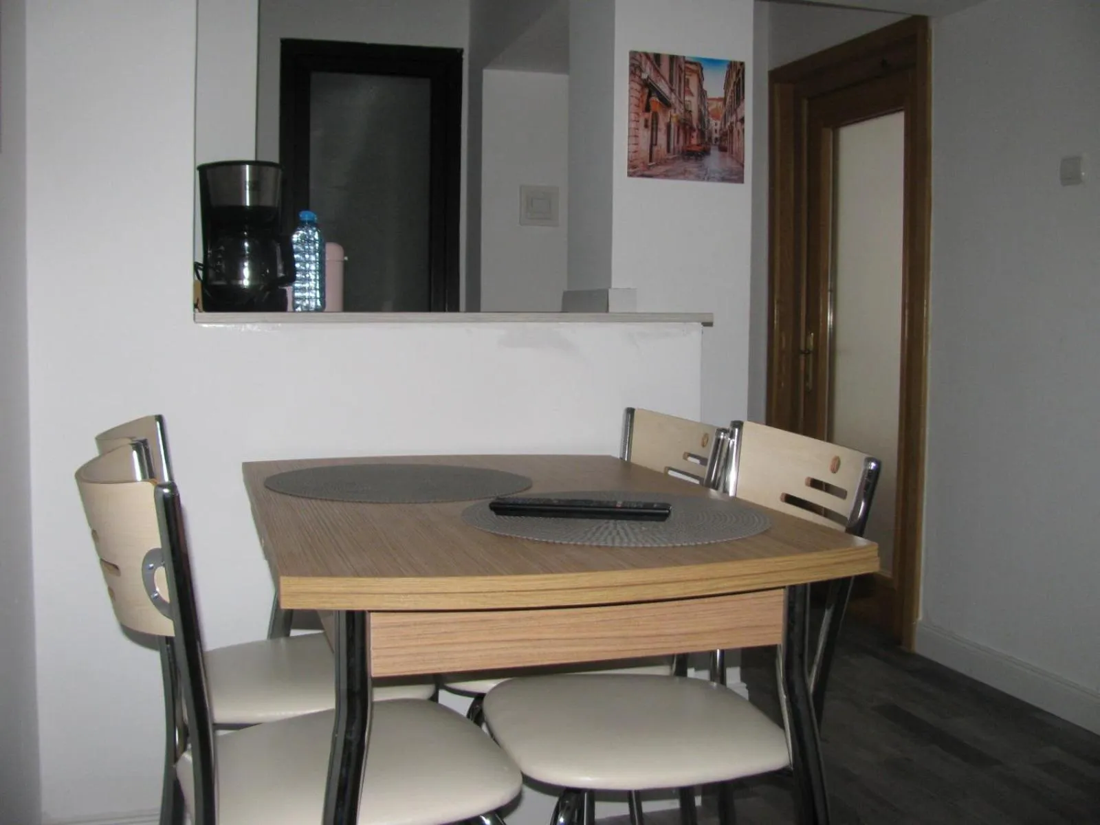 Living room in 4 Seasons Apartments