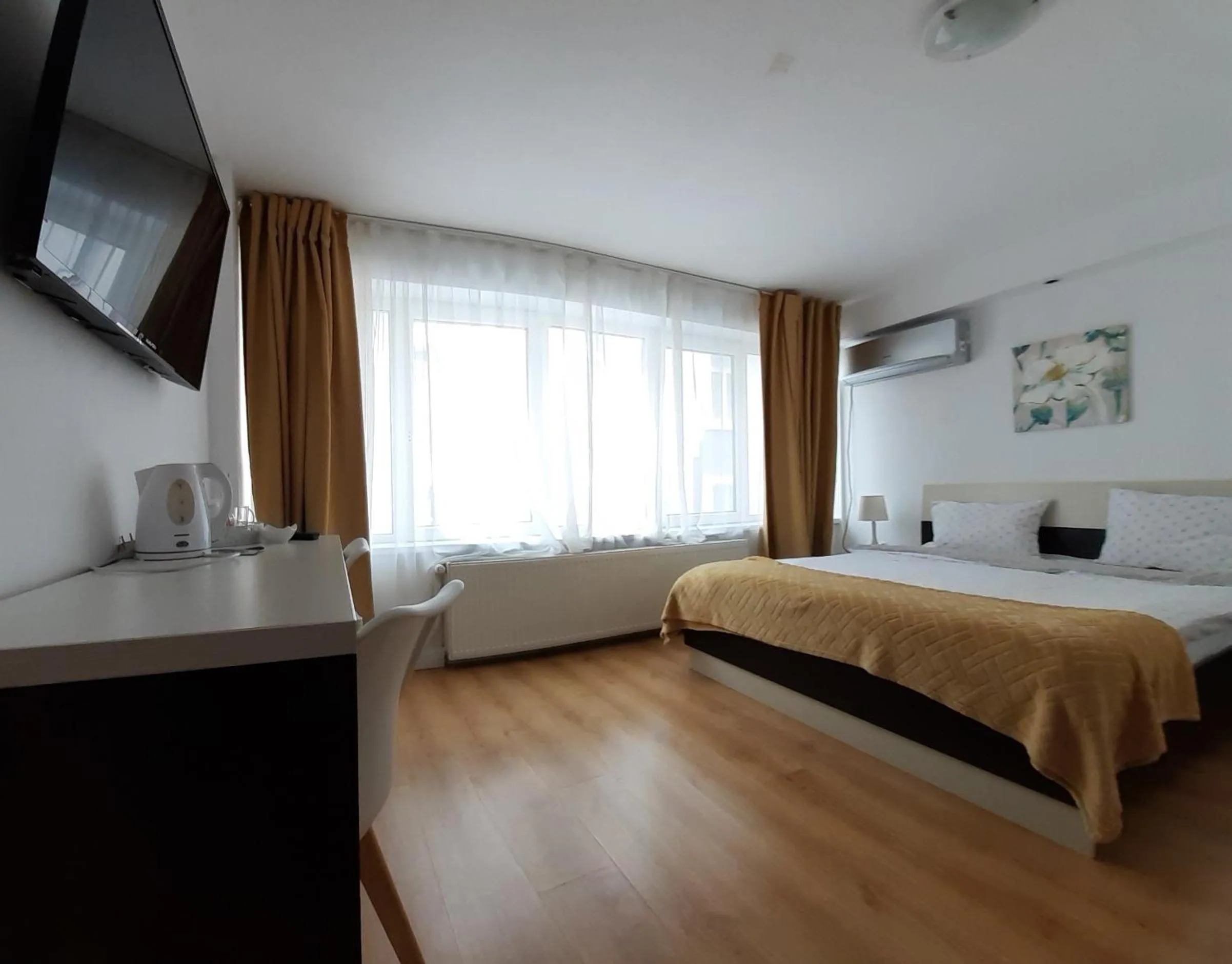 Photo of the whole room, Bed in 4 Seasons Apartments