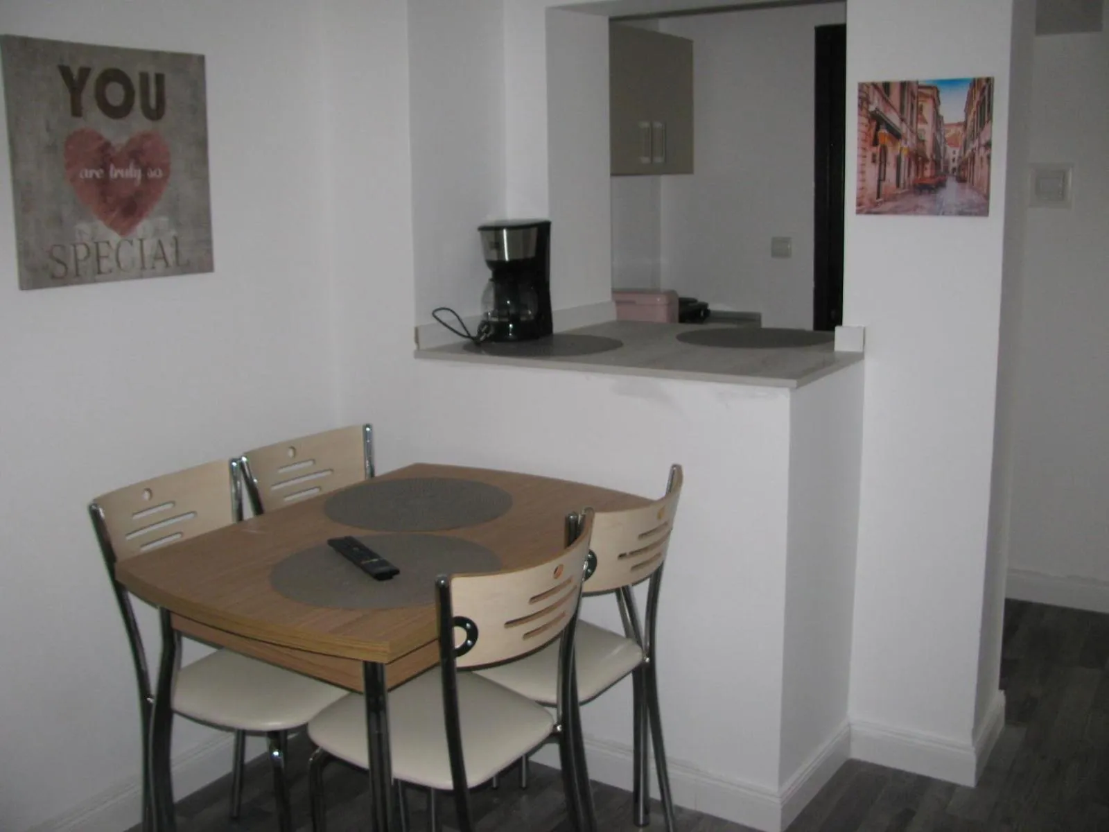 Living room in 4 Seasons Apartments