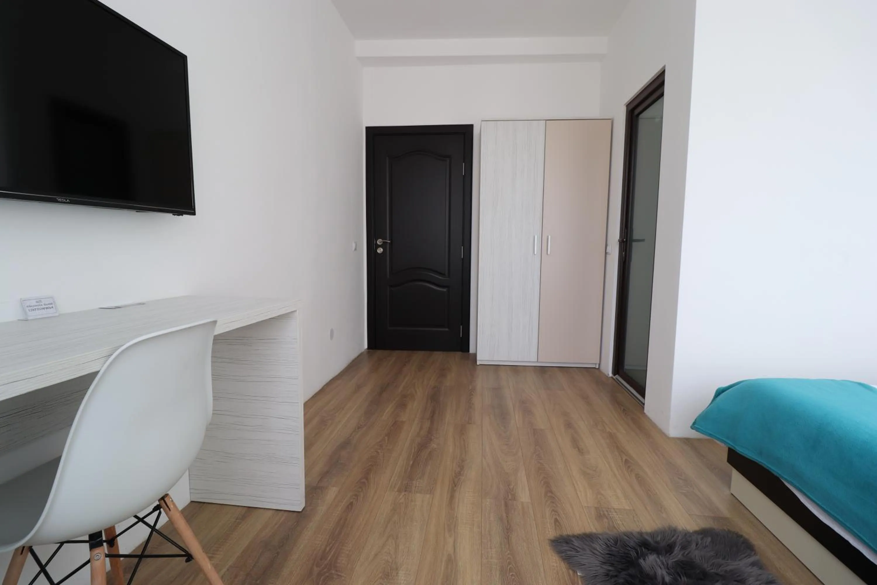 Photo of the whole room in 4 Seasons Apartments