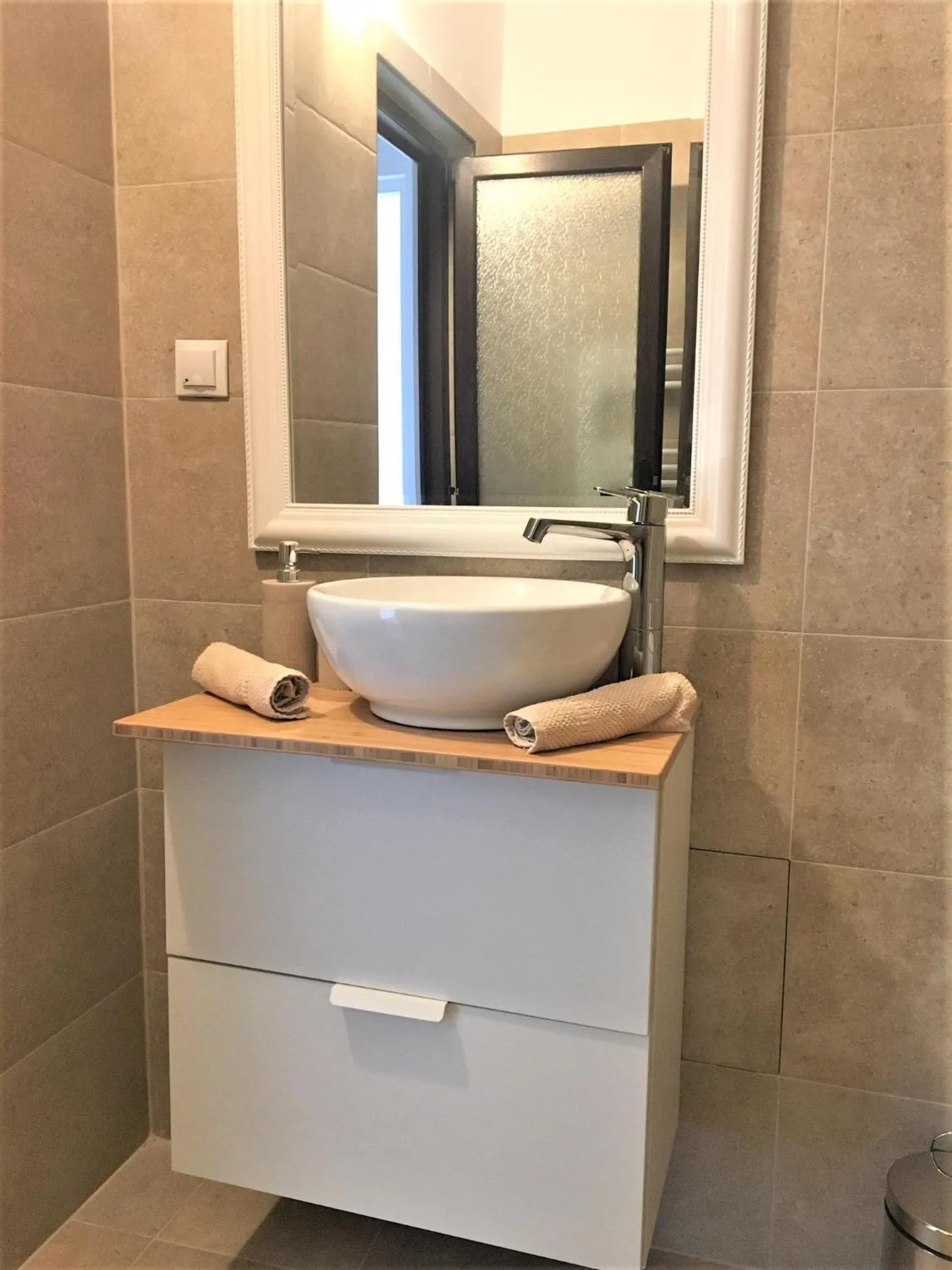 Bathroom in 4 Seasons Apartments