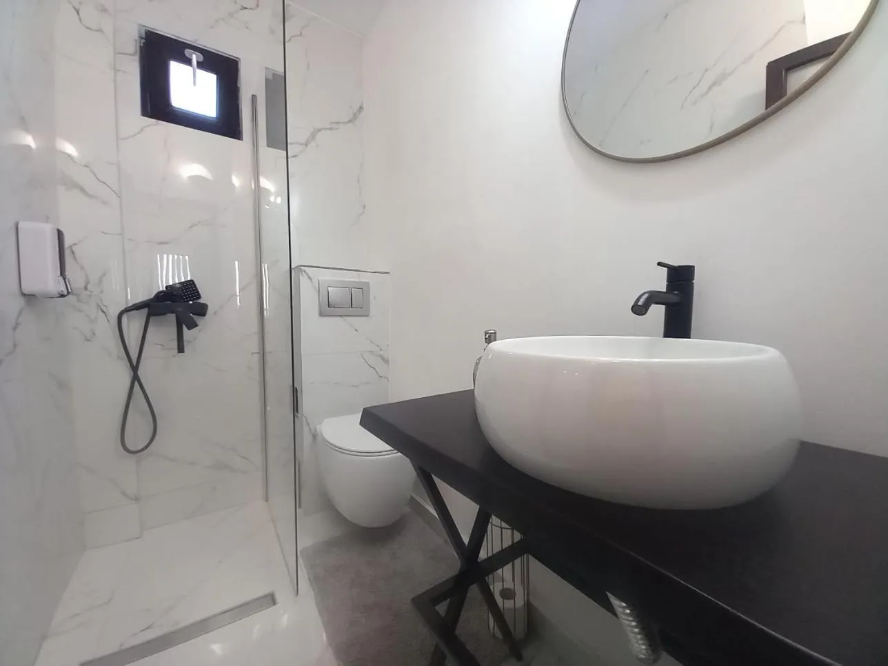 Shower in 4 Seasons Apartments