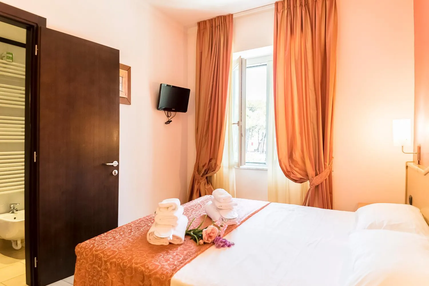 Bedroom in Hotel Tenda Rossa