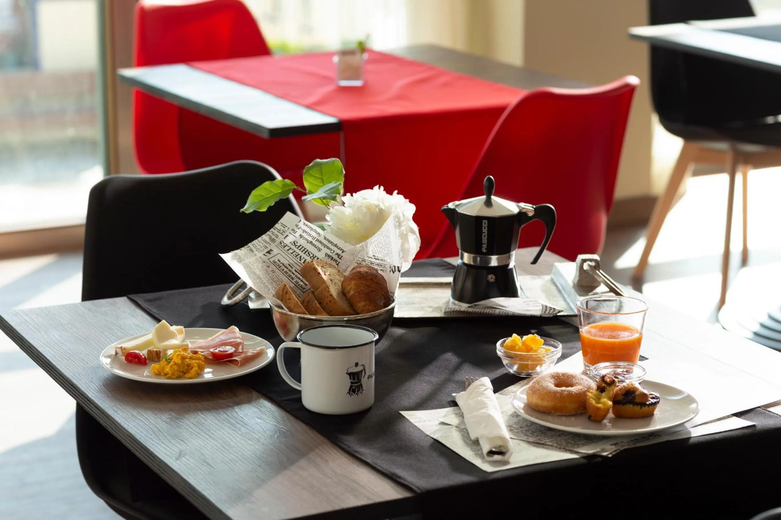 Food and drinks in Little Hotel