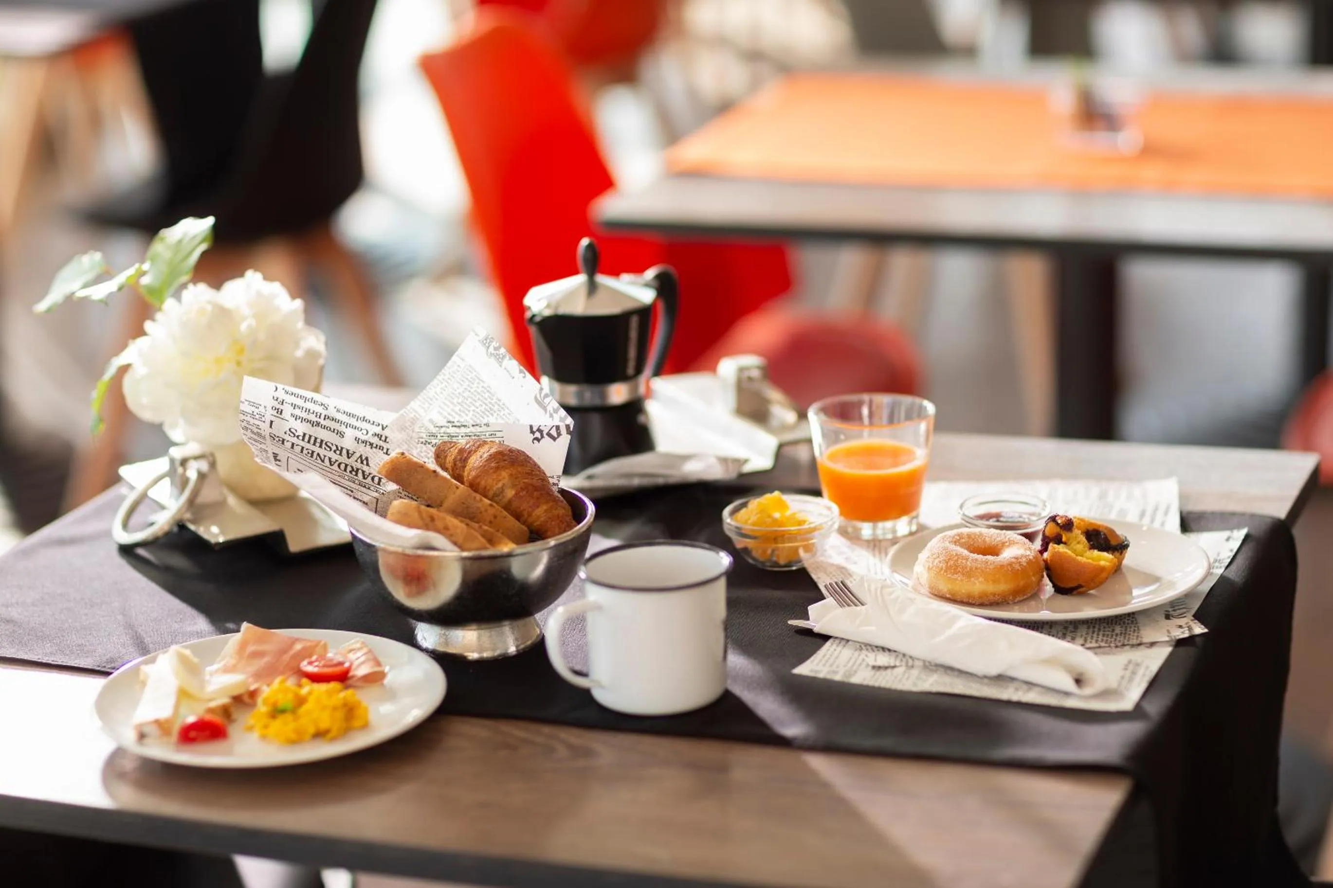 Food and drinks in Little Hotel