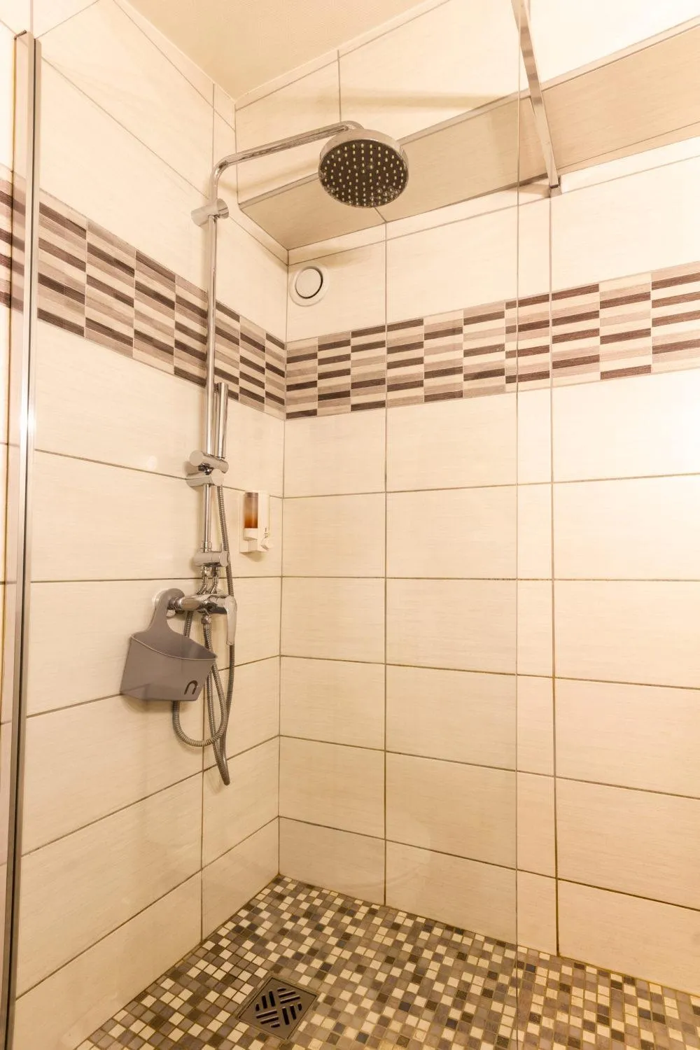 Shower in Hôtel Notre Dame