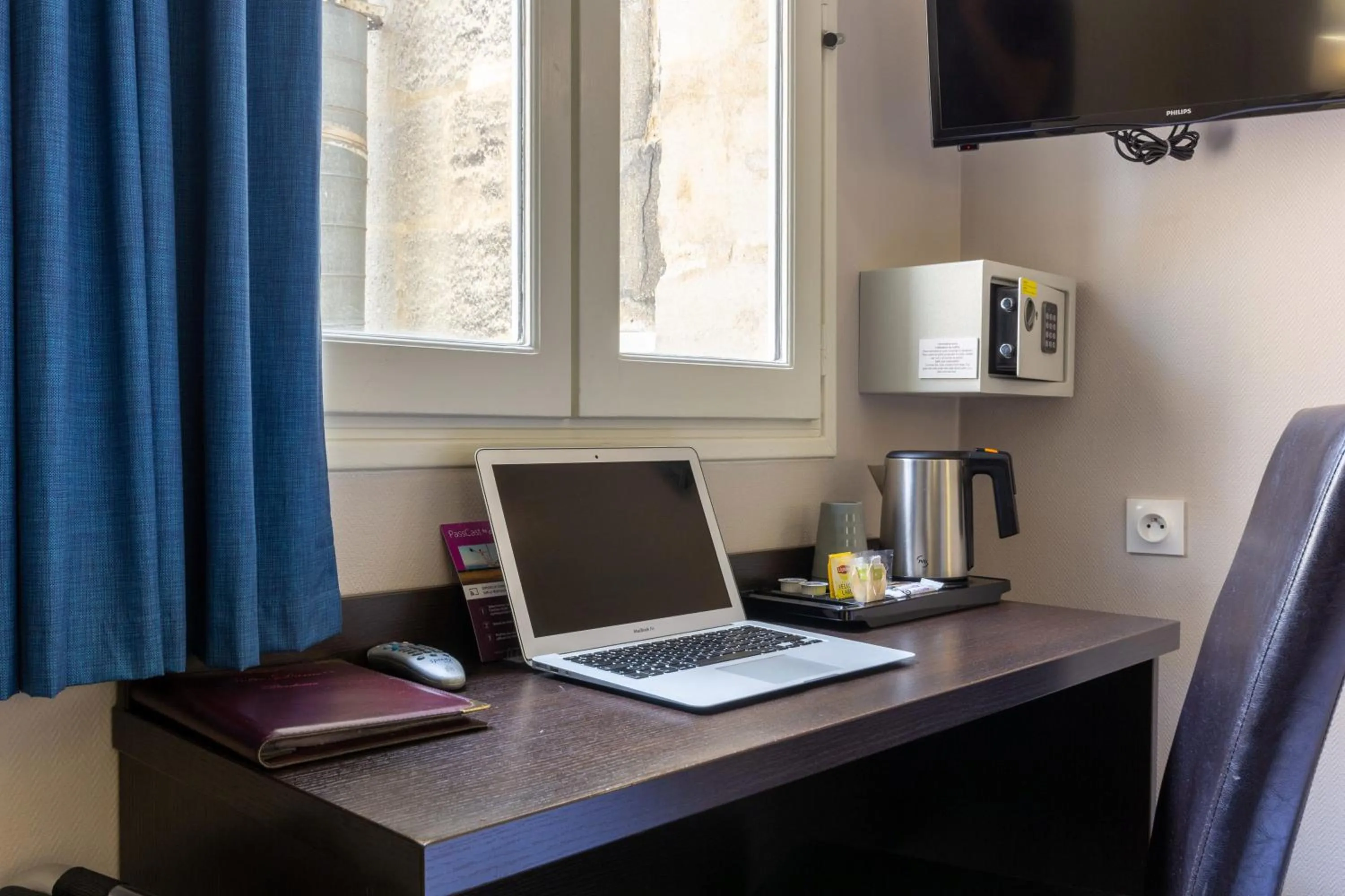 TV and multimedia in Hôtel Notre Dame