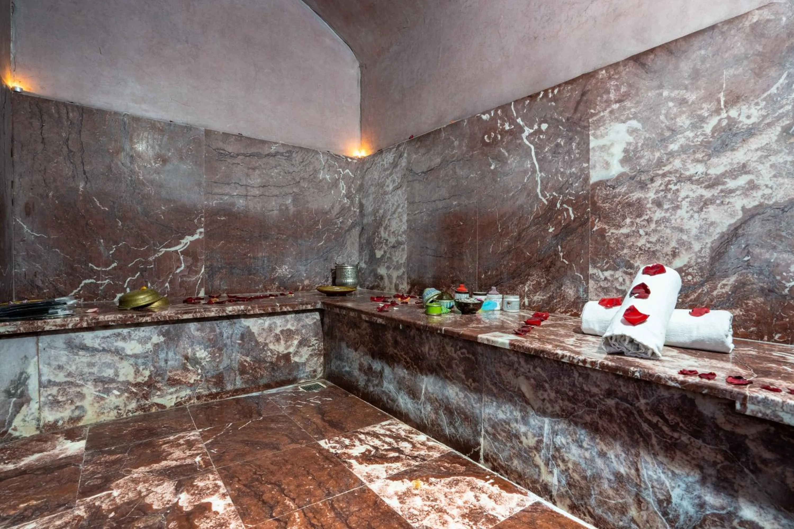Steam room in Riad Alaka