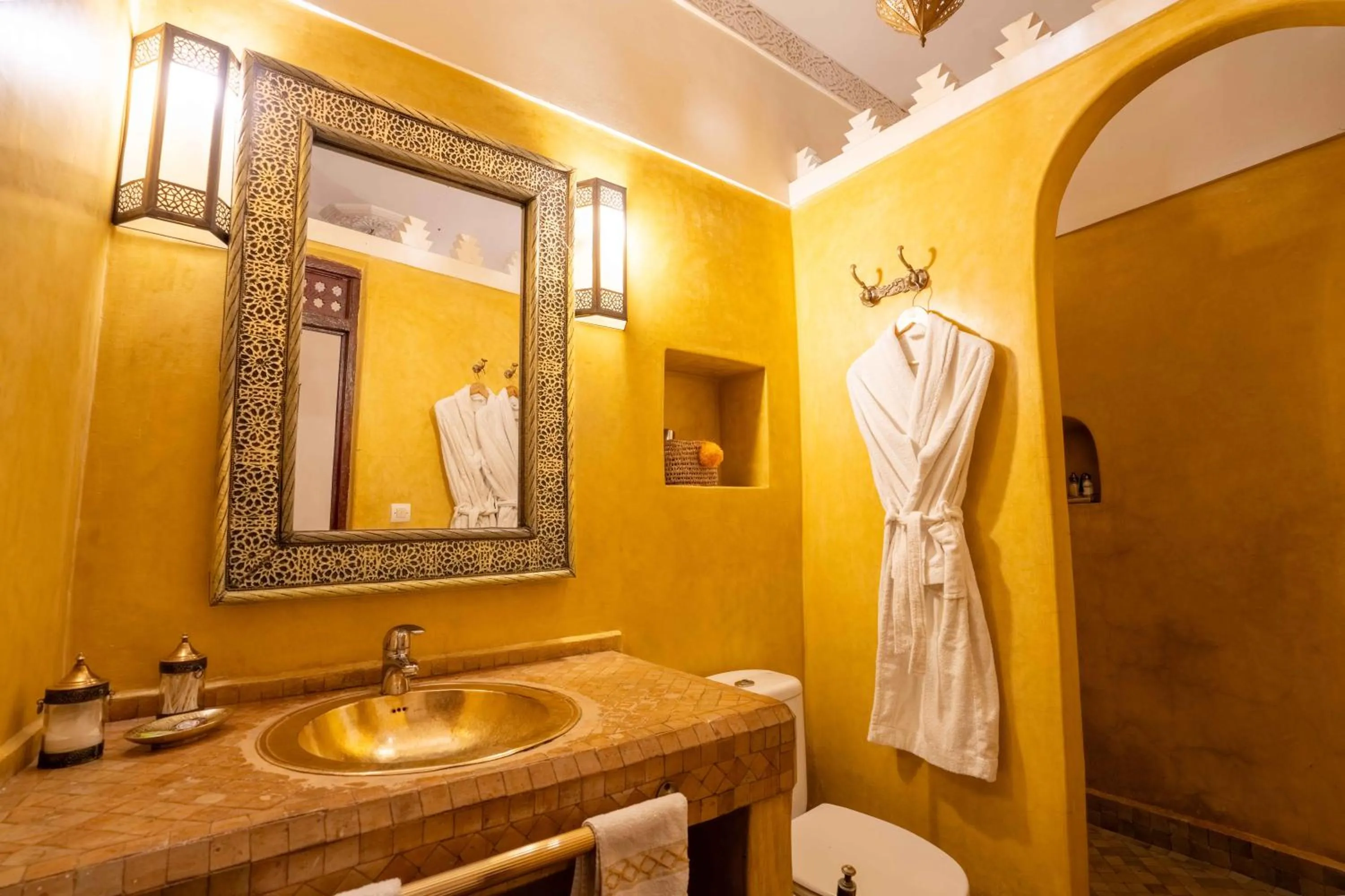 Shower in Riad Alaka