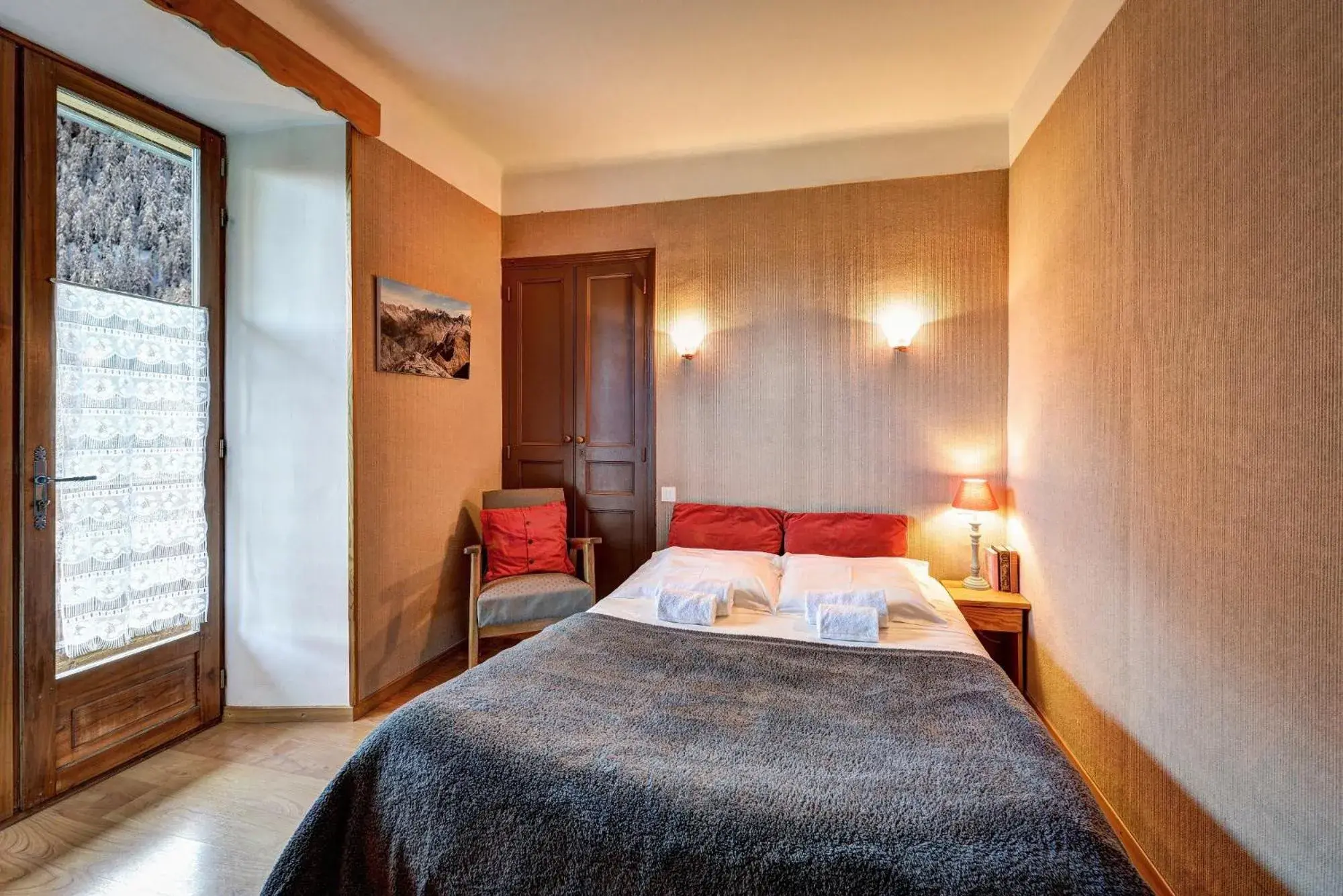 Double Room - single occupancy in Hôtel Restaurant Gîtes Les 5 Saisons Double Room - single occupancy in Hôtel Restaurant Gîtes Les 5 Saisons