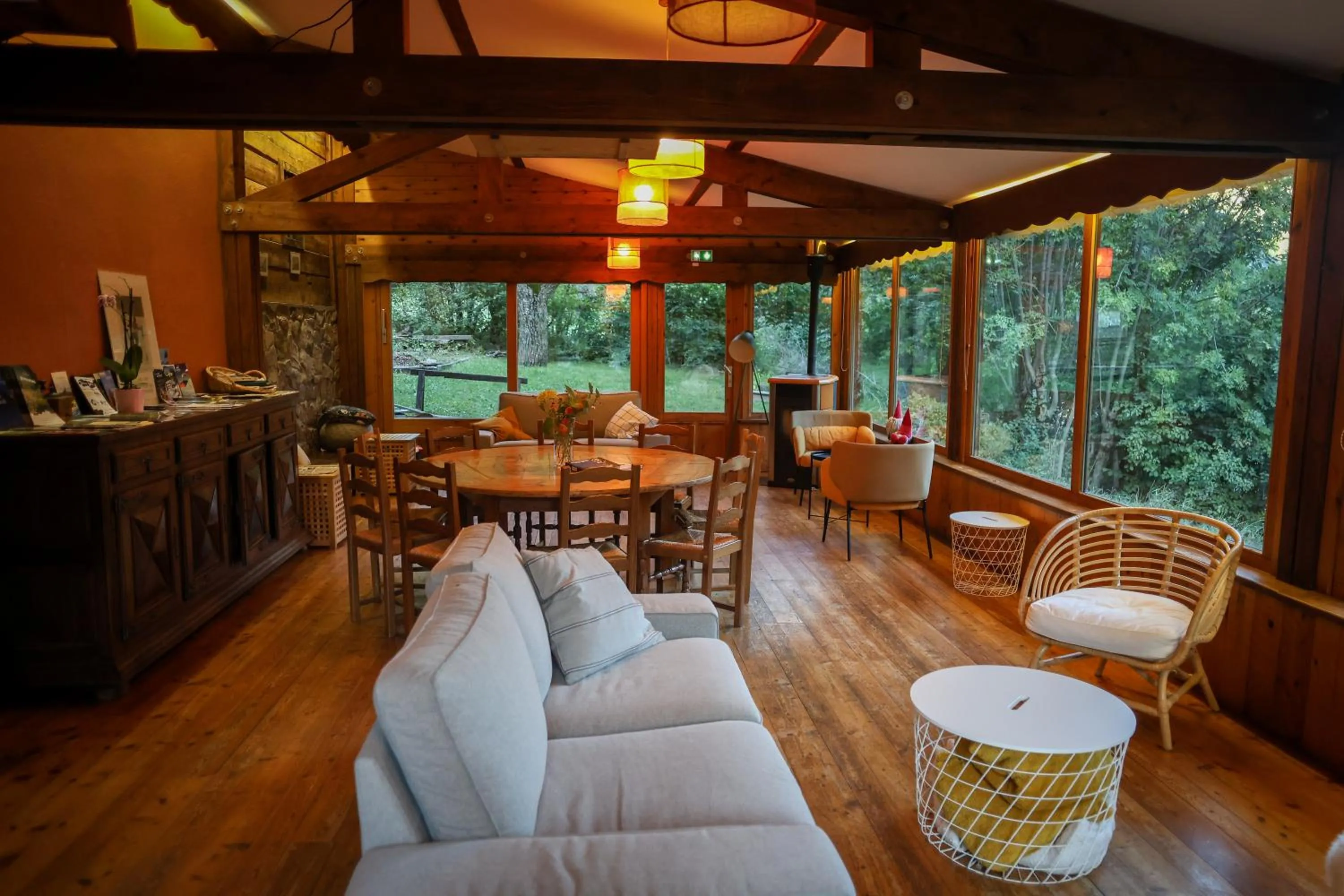 Property building in Hôtel Restaurant Gîtes Les 5 Saisons