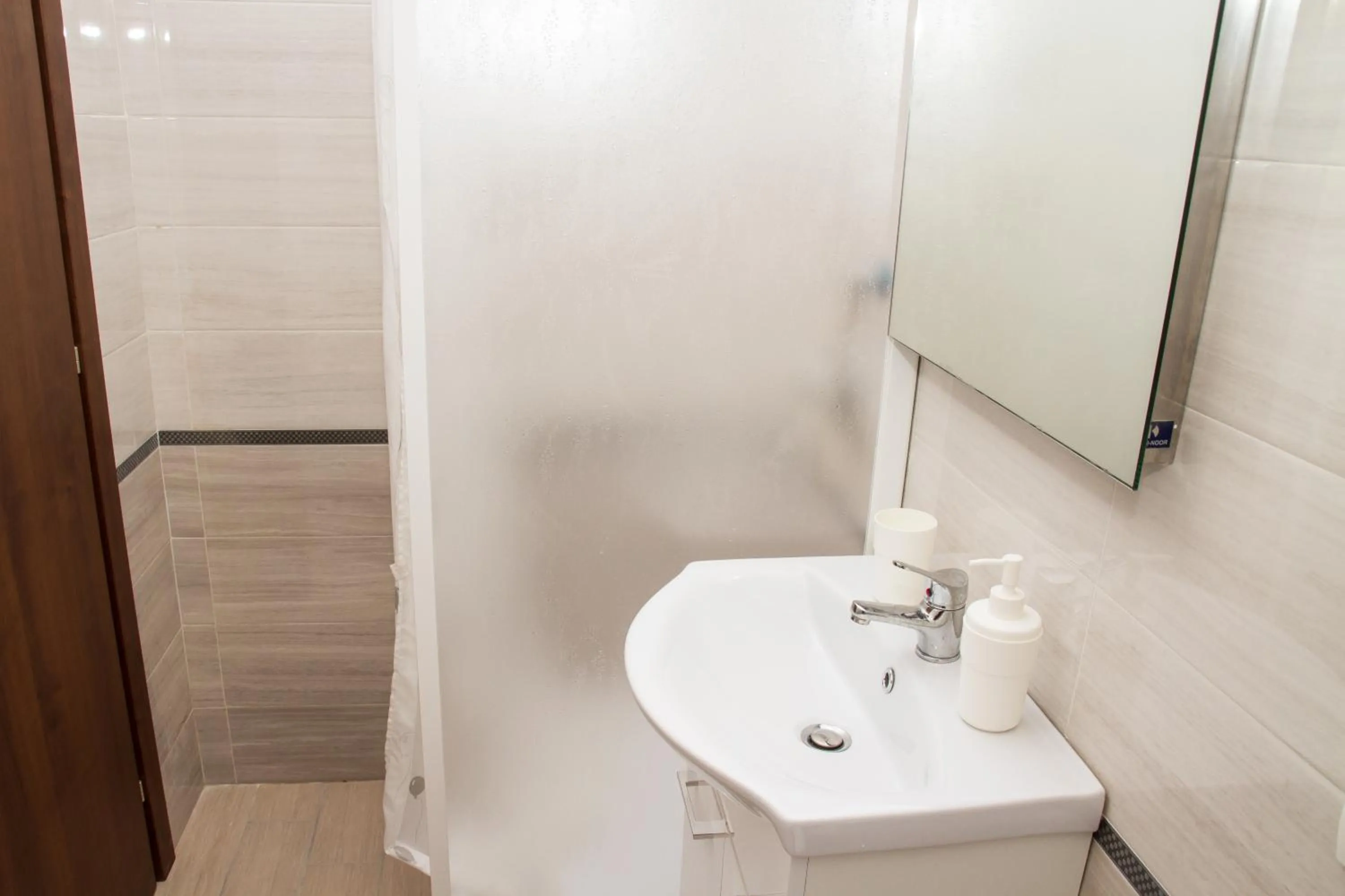 Shower in Easy House