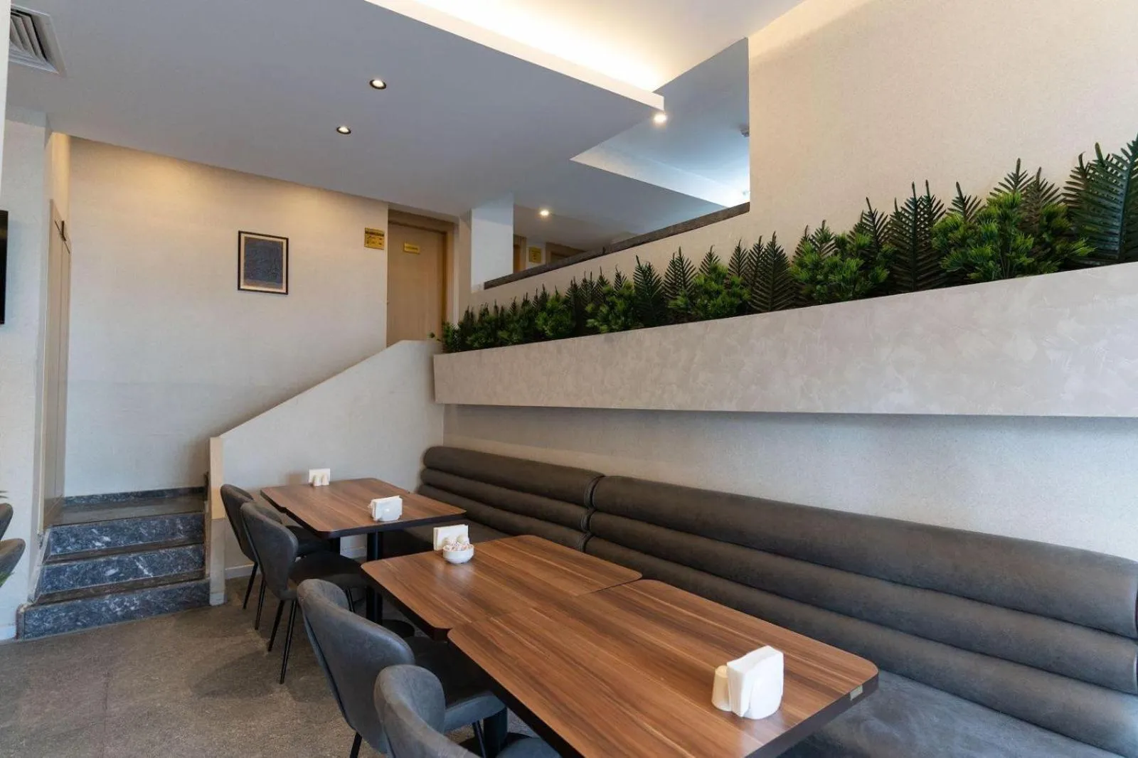 Communal lounge/ TV room in Utkubey Hotel