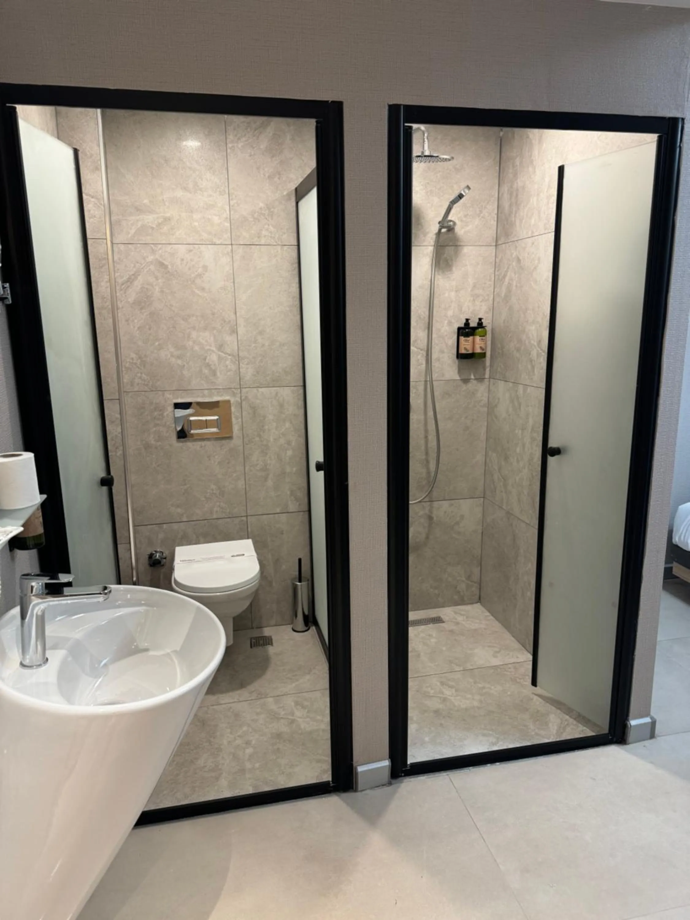 Shower in Utkubey Hotel