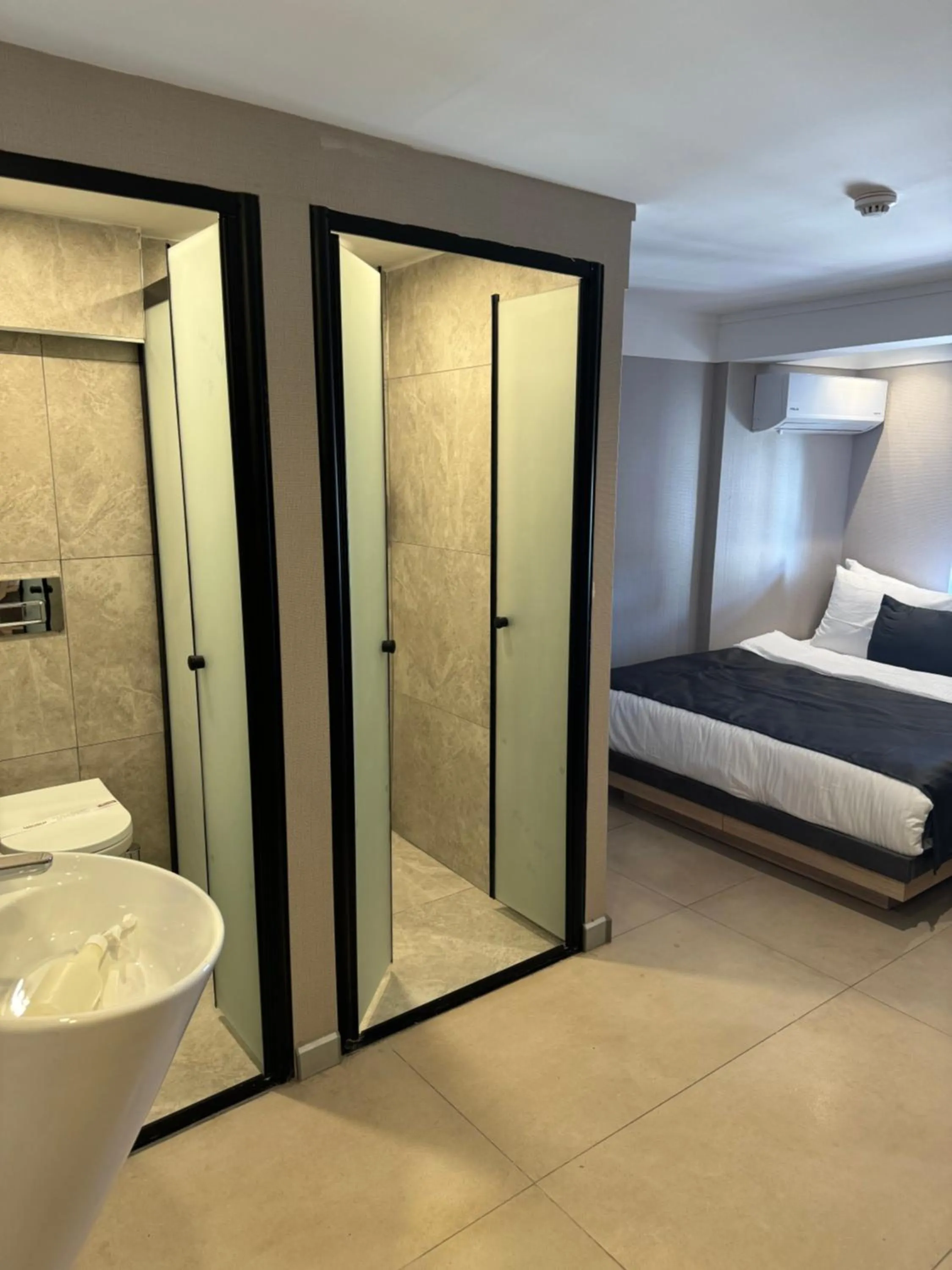 Photo of the whole room, Bed in Utkubey Hotel