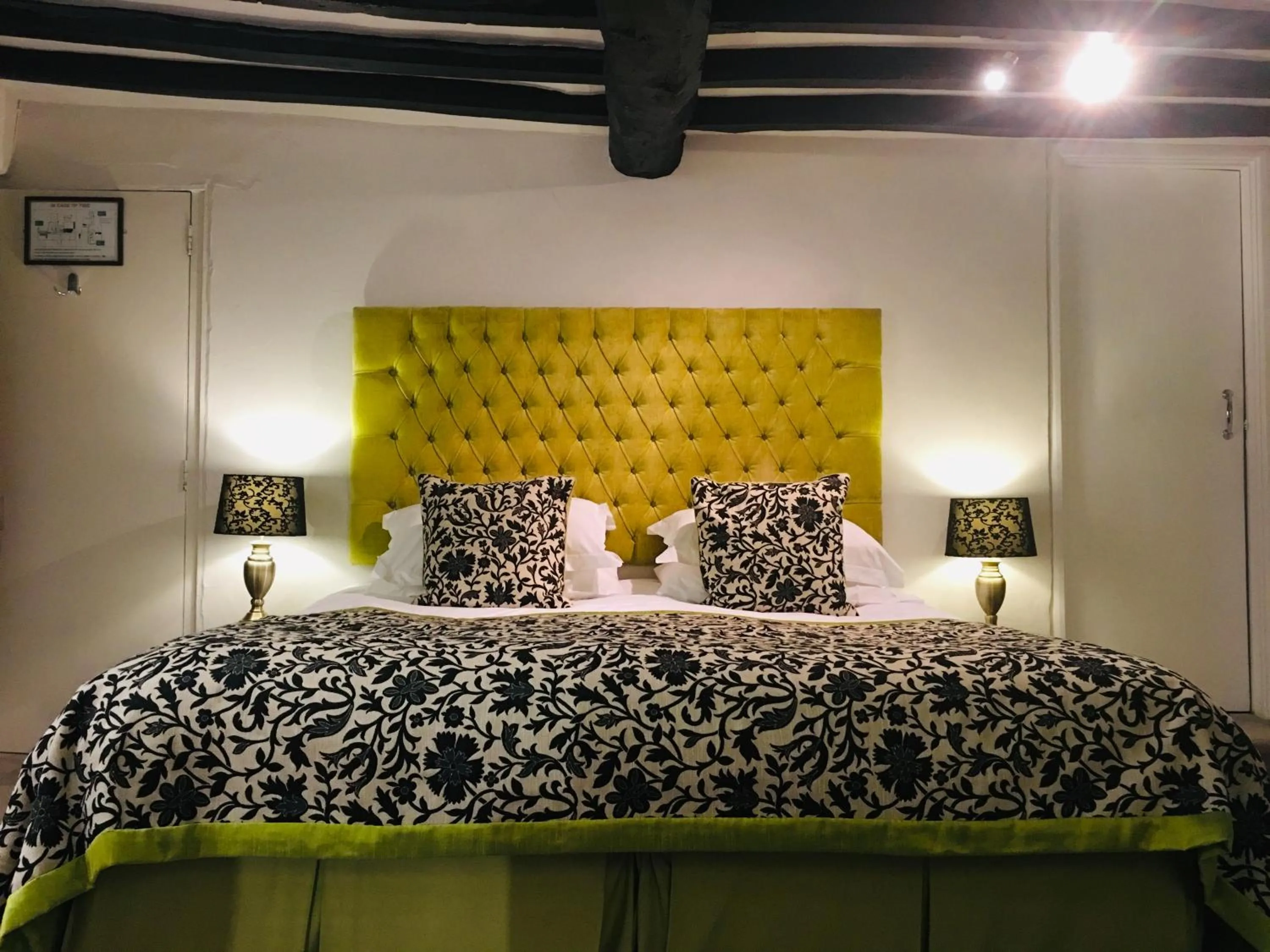 Bed in The Oxenham Arms Hotel Devon