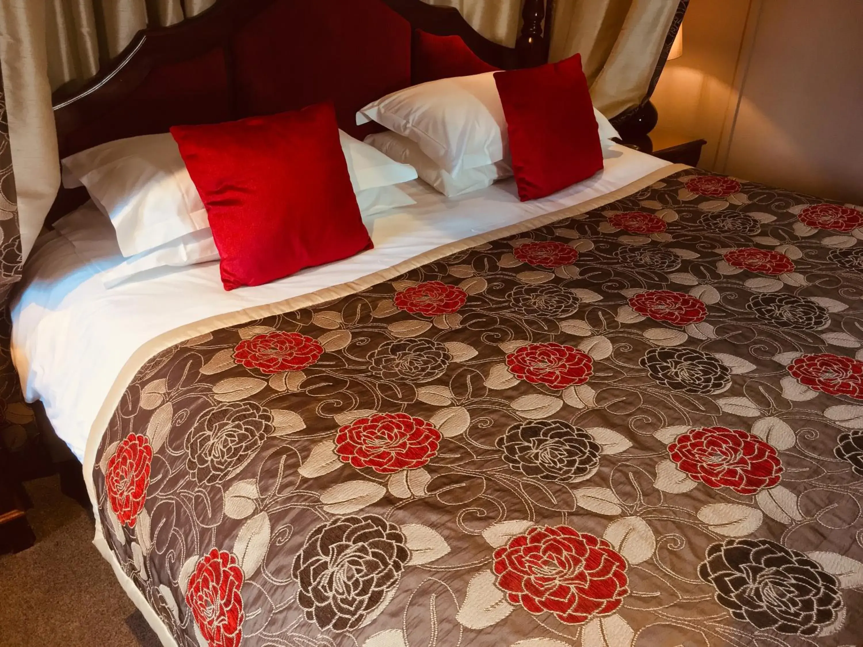 Double Room with Four Poster Bed in The Oxenham Arms Hotel Devon Double Room with Four Poster Bed in The Oxenham Arms Hotel Devon