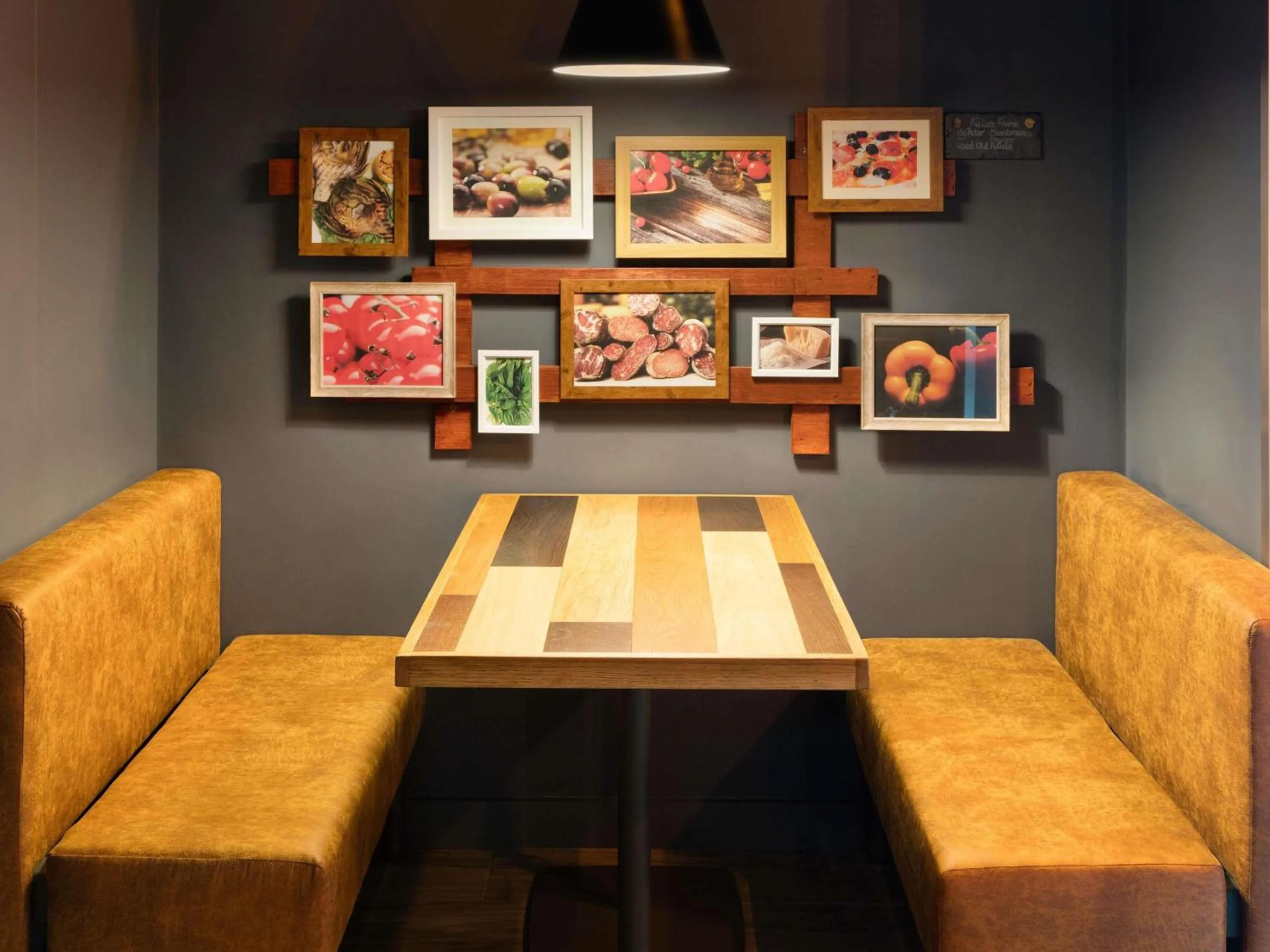 Lounge or bar in ibis Birmingham Airport Terminal Building - NEC