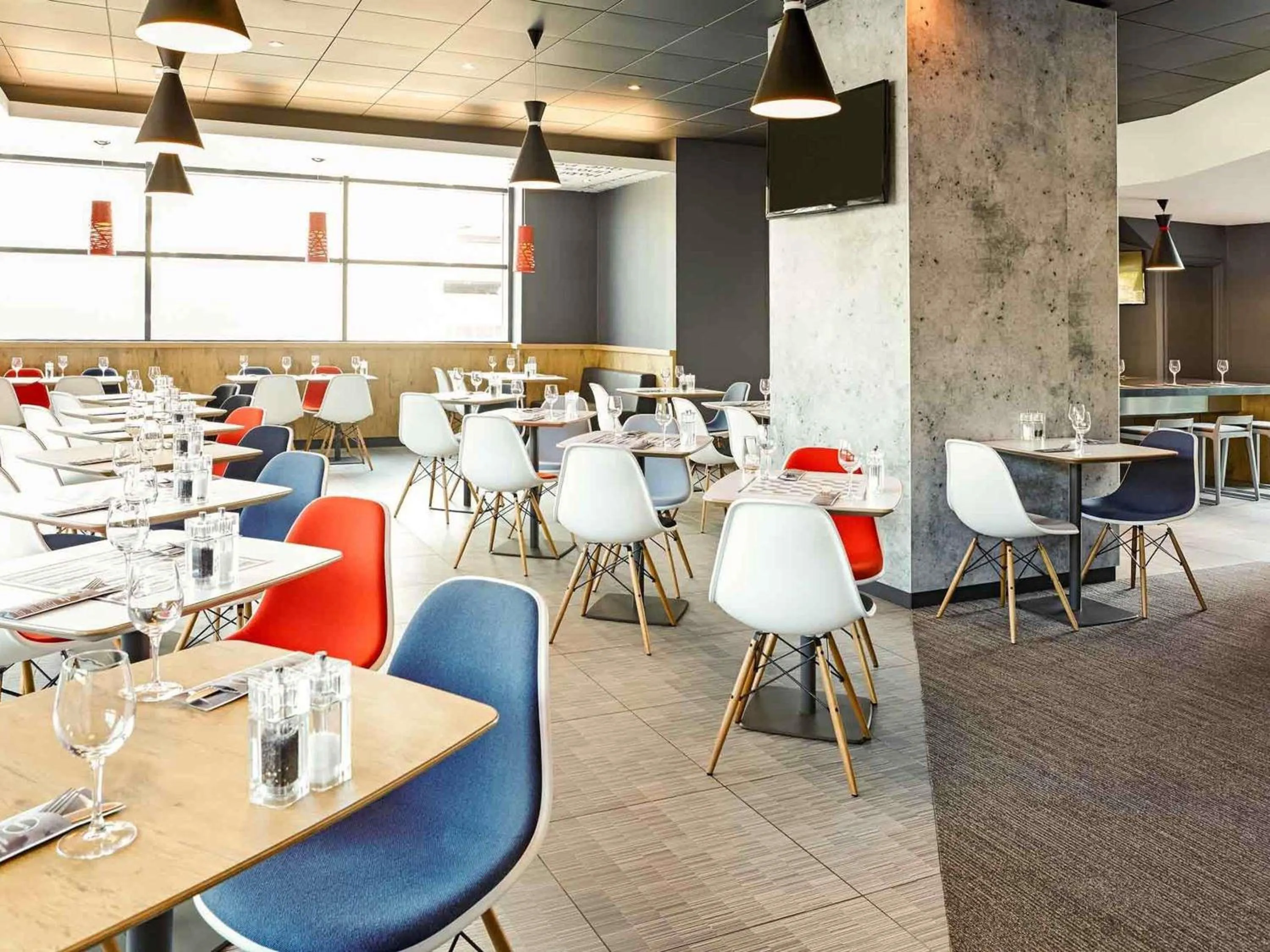 Restaurant/places to eat in ibis Birmingham Airport Terminal Building - NEC