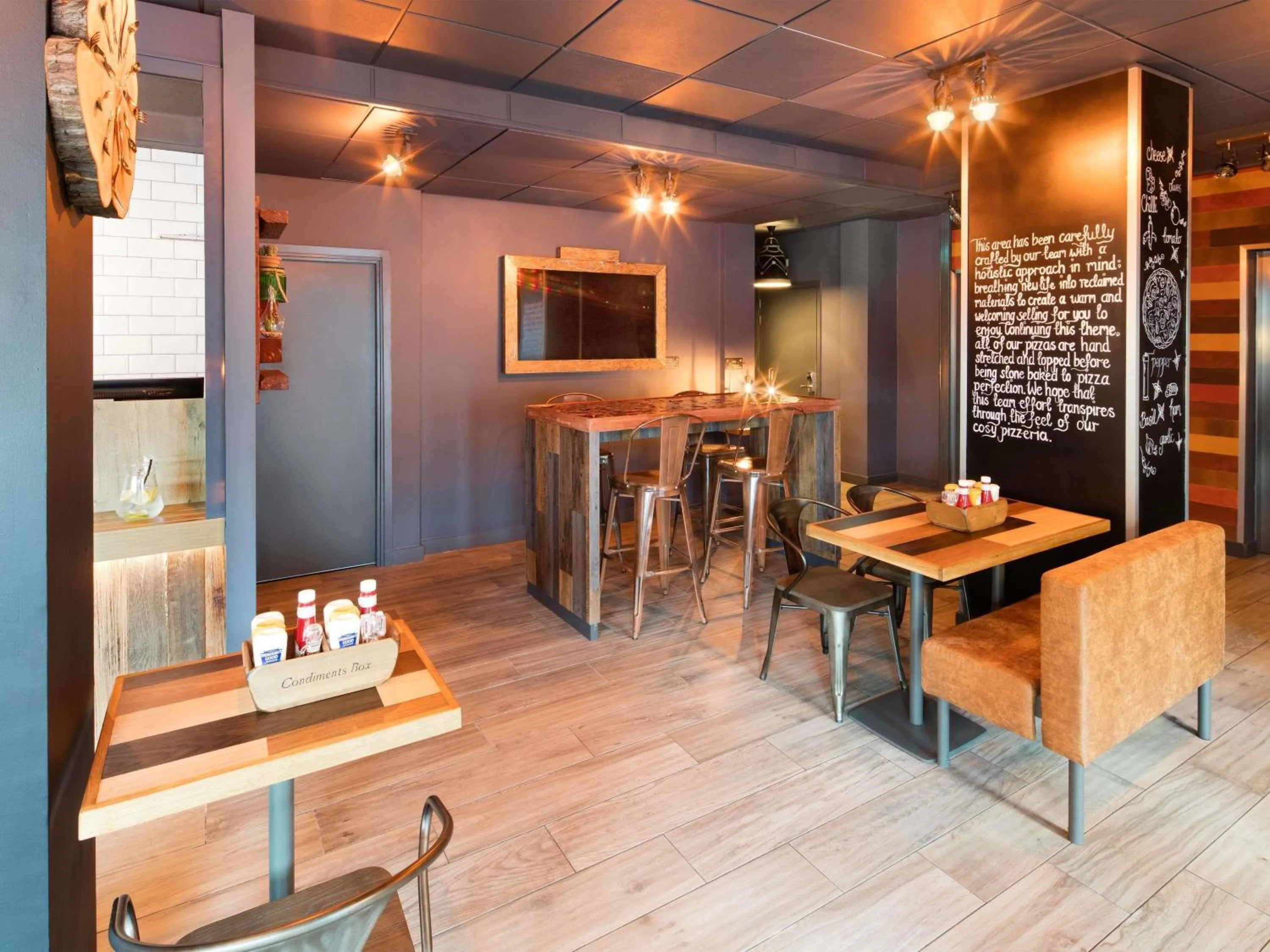 Lounge or bar in ibis Birmingham Airport Terminal Building - NEC