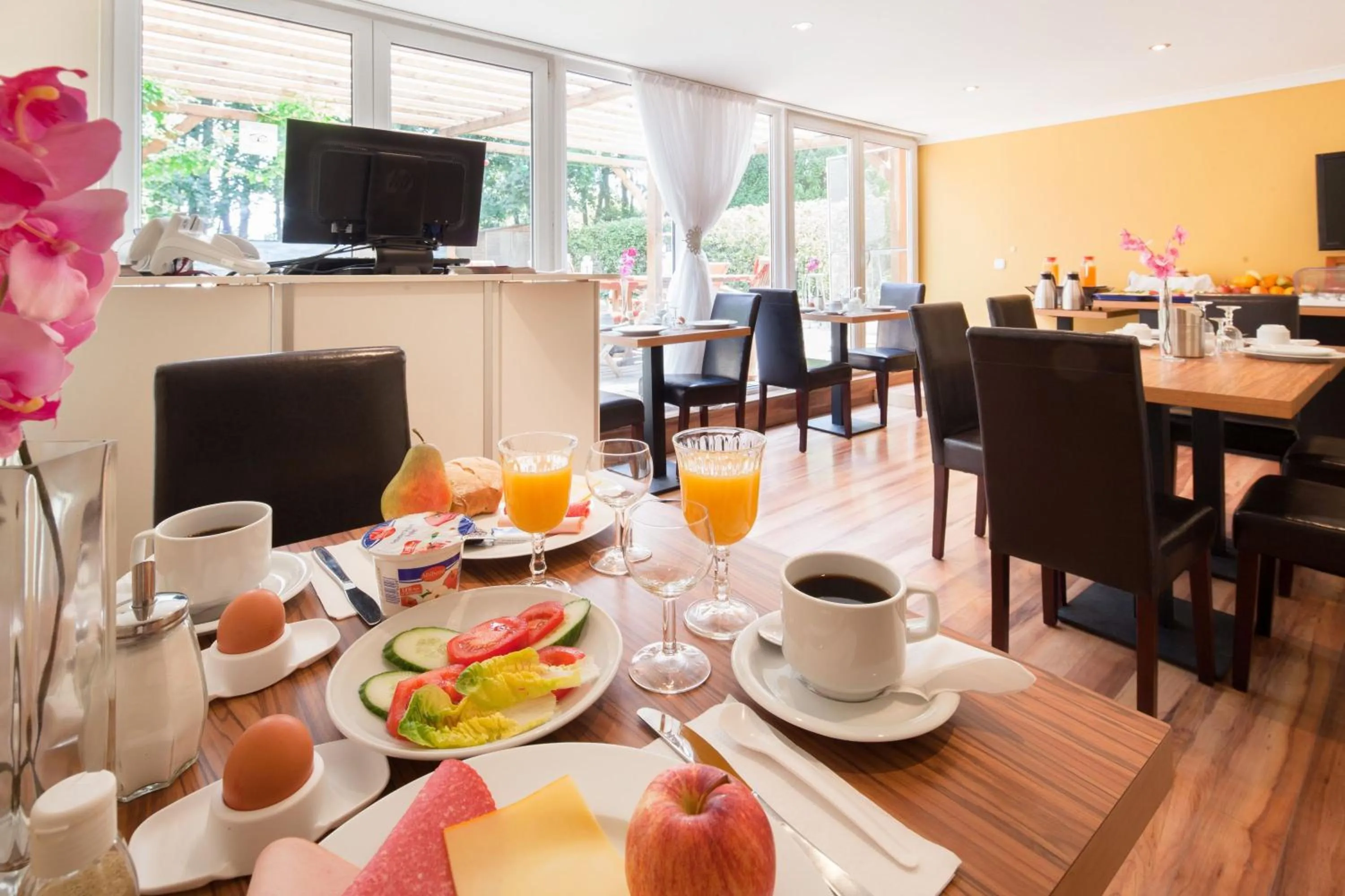 Restaurant/places to eat in Hotel Marco Polo