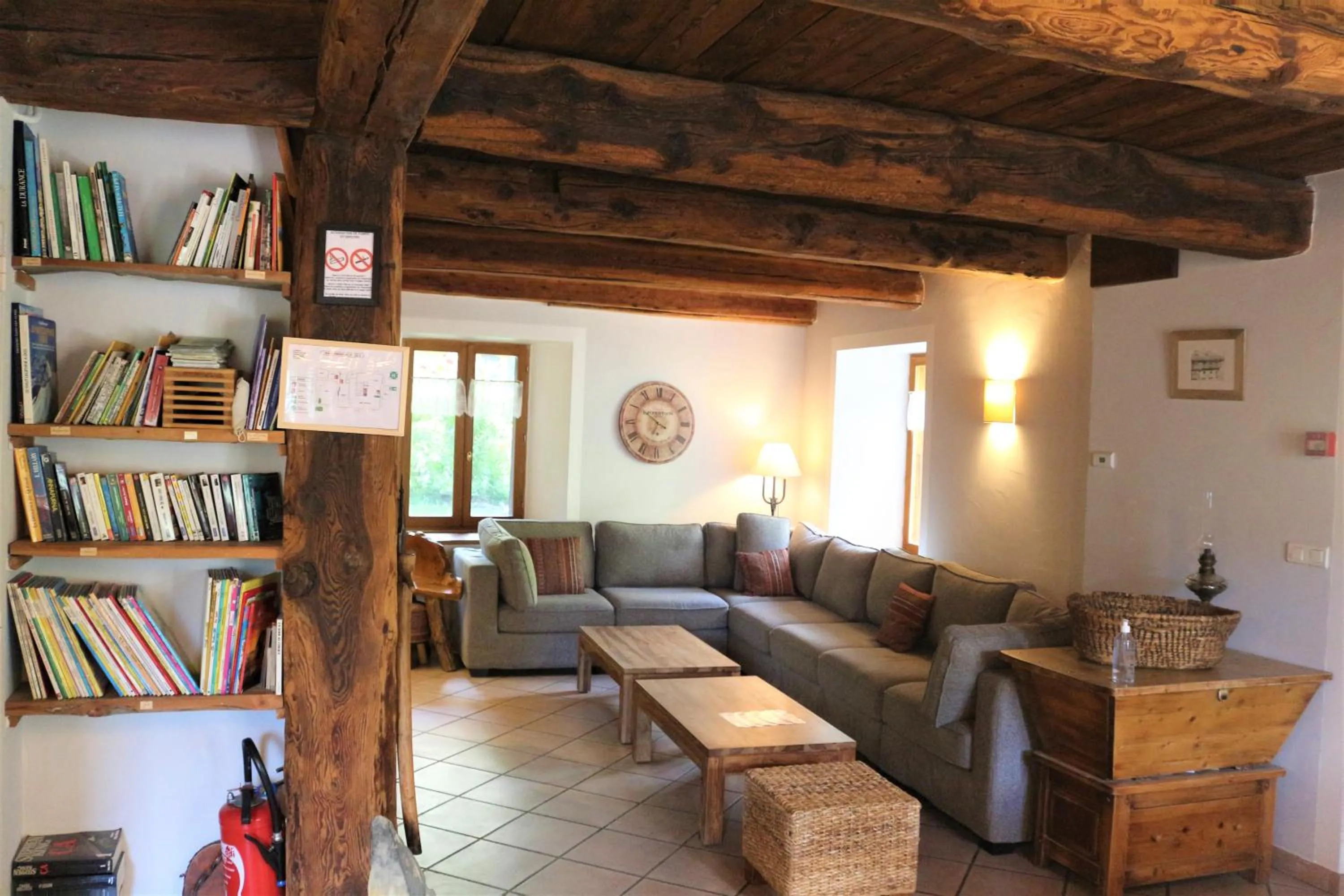 Library in LA JARBELLE - Gîte et Spa