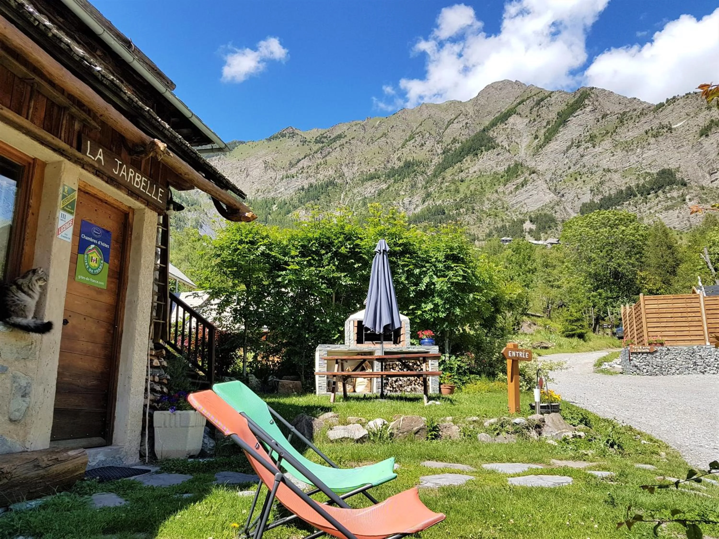 BBQ facilities in LA JARBELLE - Gîte et Spa