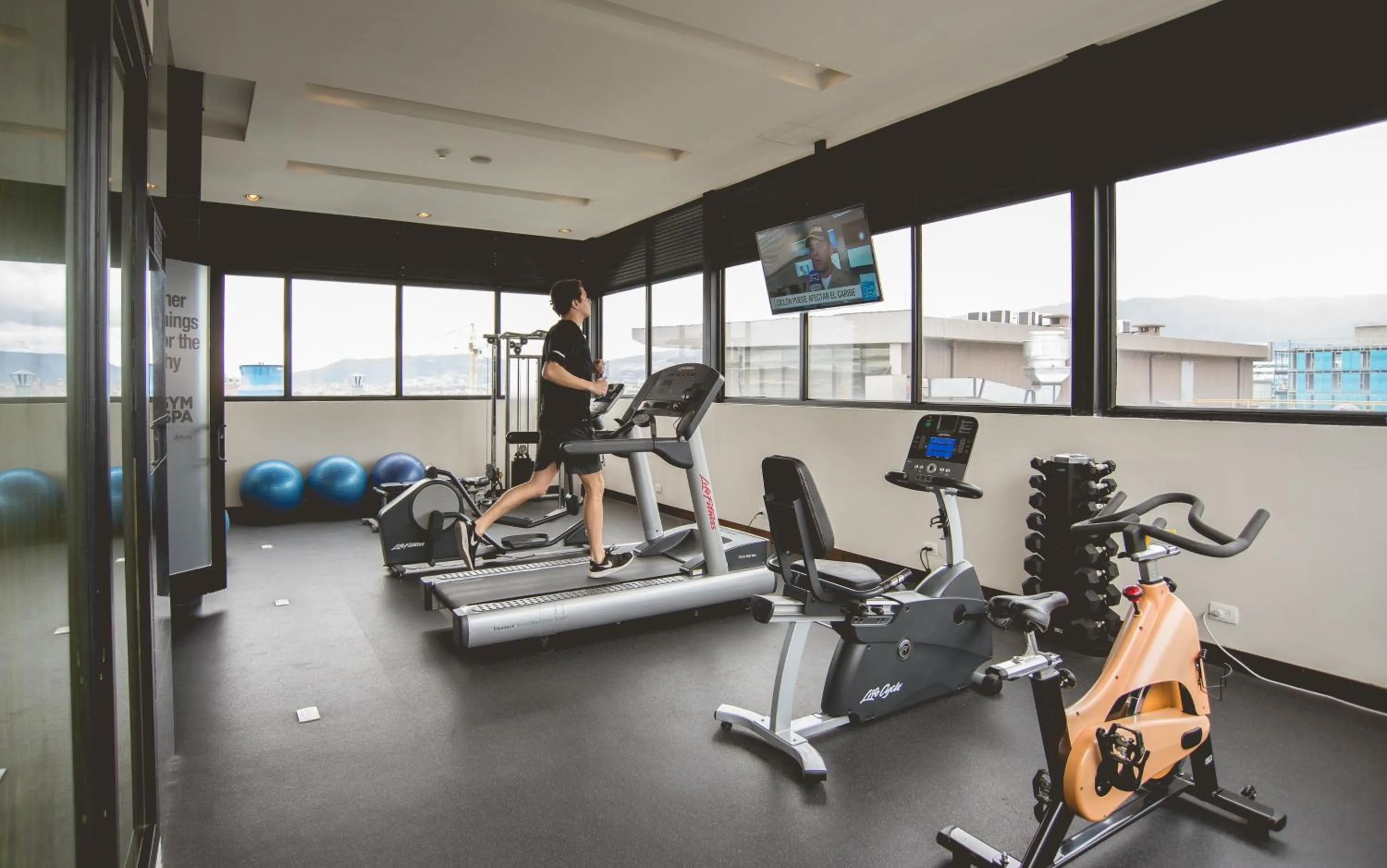 Fitness centre/facilities in Mercure Bogota Calle 100