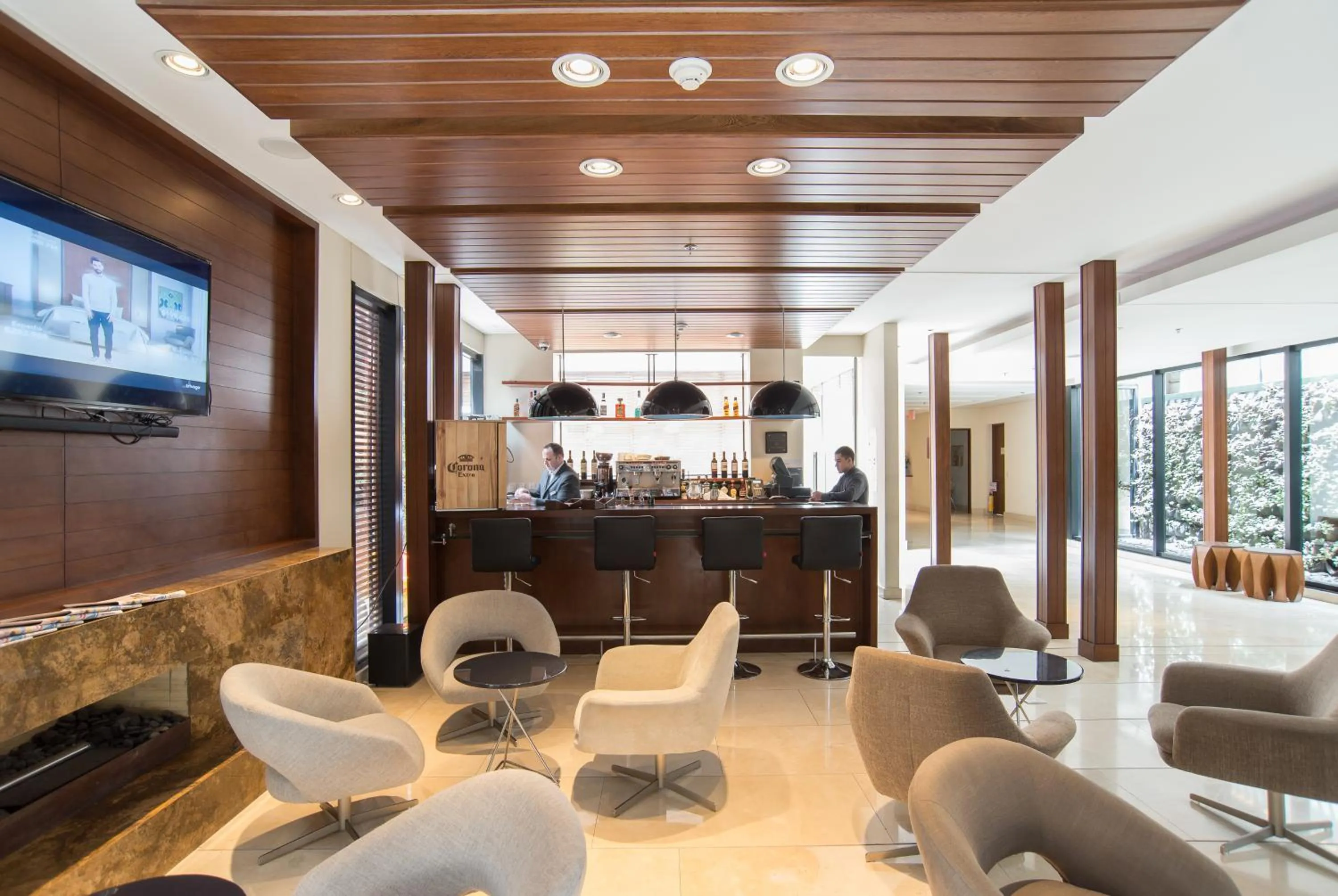 Lounge or bar in Mercure Bogota Calle 100