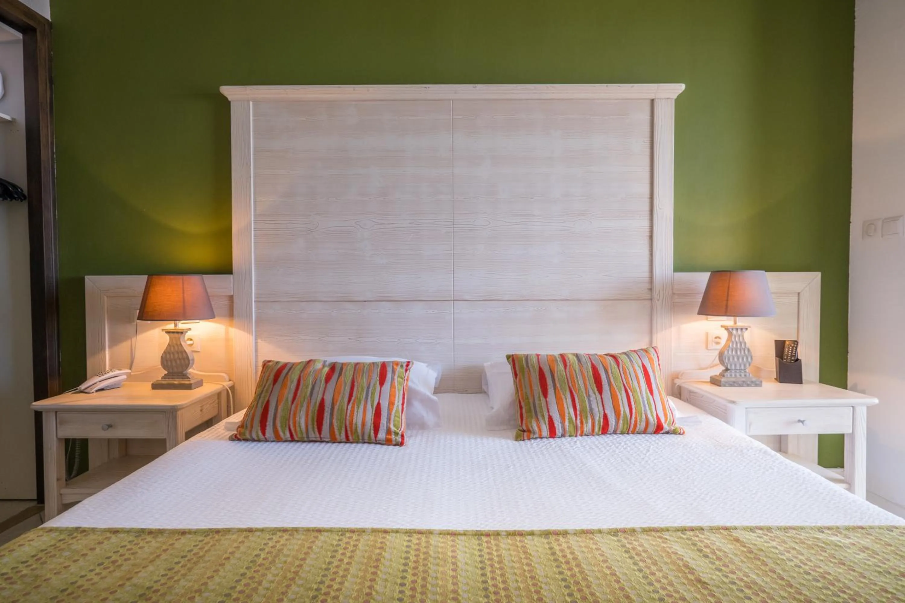 Bed in Hôtel Funtana Marina