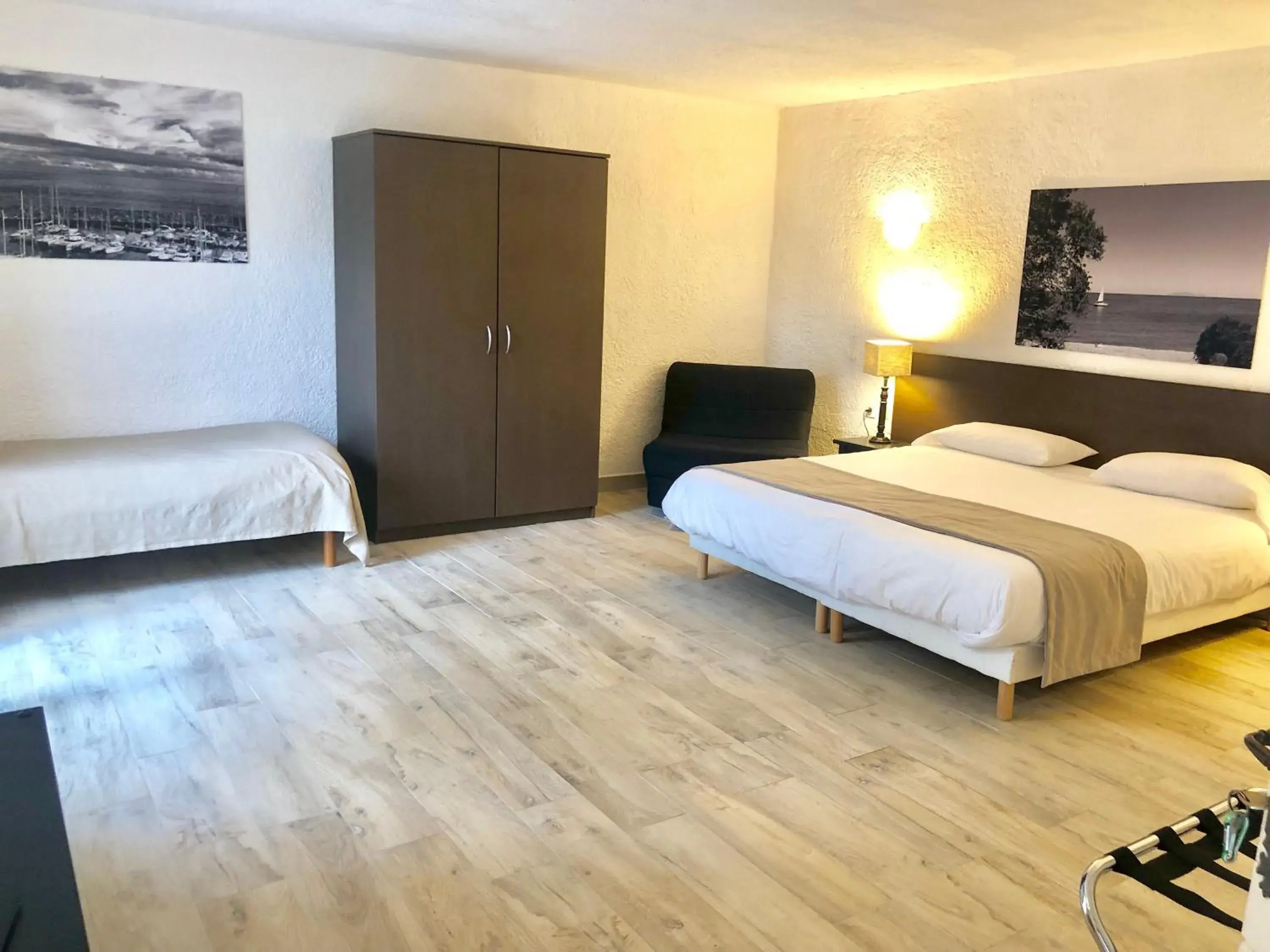 King Room with Roll-In Shower - Disability Access in Hôtel Casa Rossa & Spa King Room with Roll-In Shower - Disability Access in Hôtel Casa Rossa & Spa