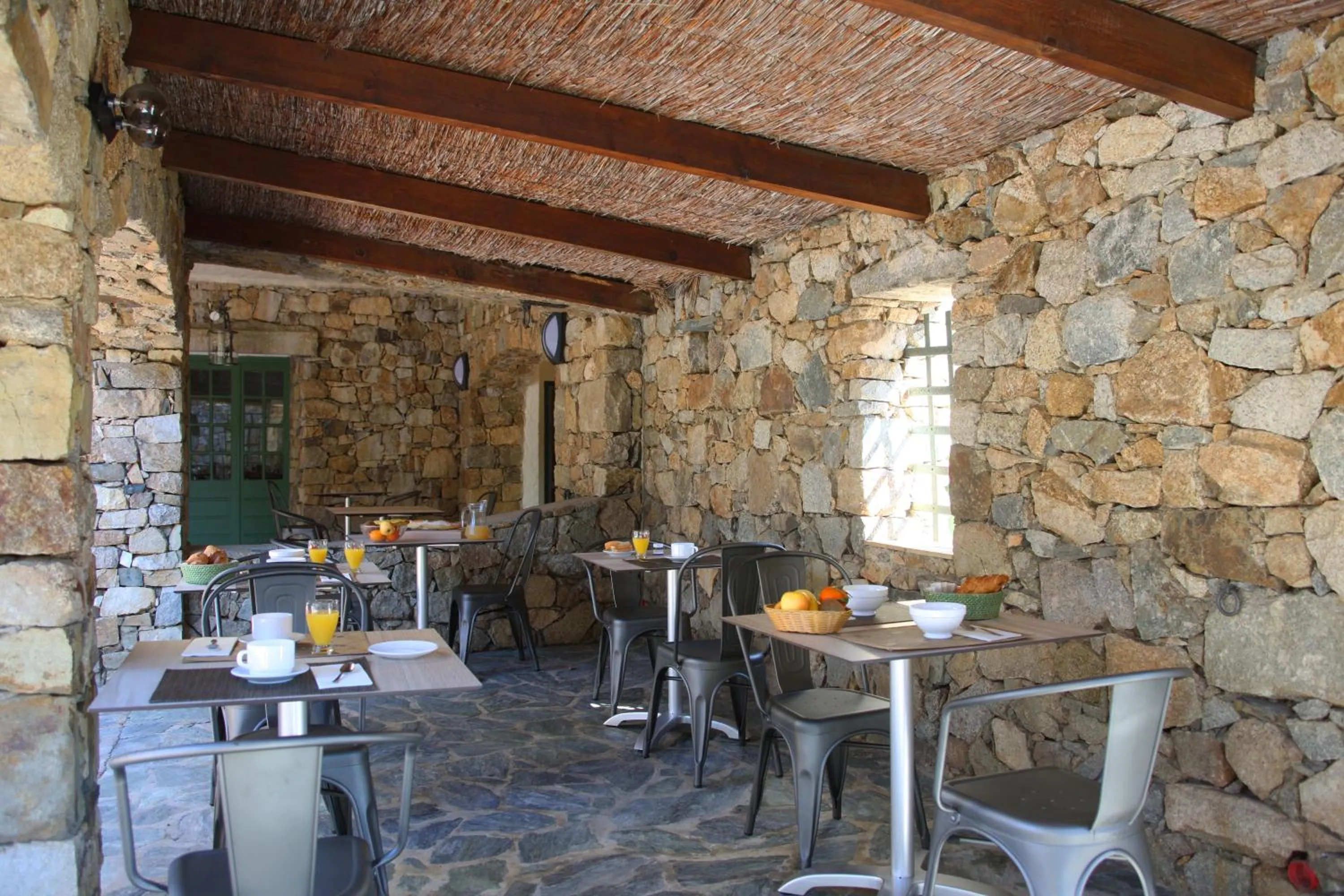 Restaurant/places to eat in Hôtel Casa Rossa & Spa