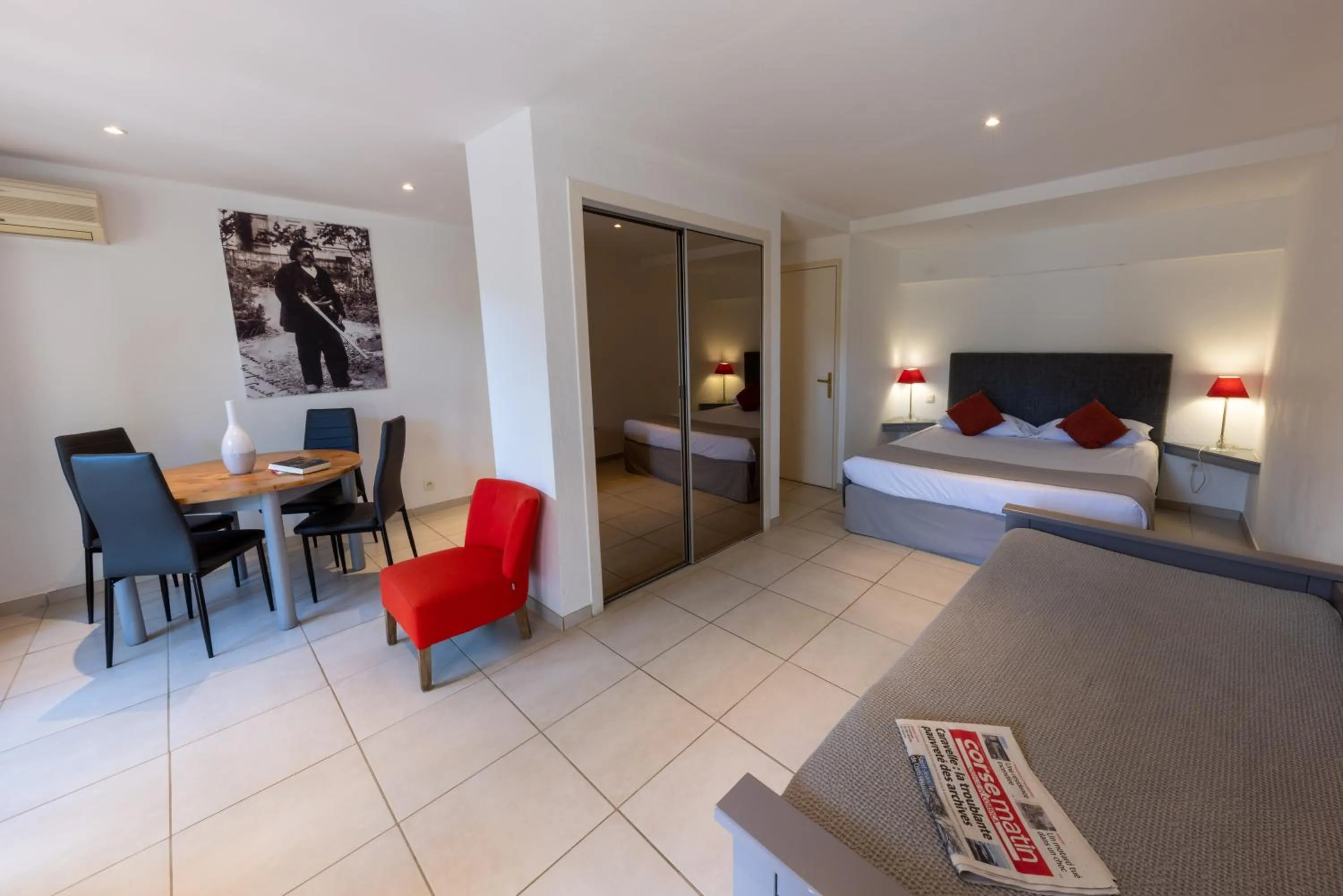 Living room, Bed in Hôtel Casa Rossa & Spa