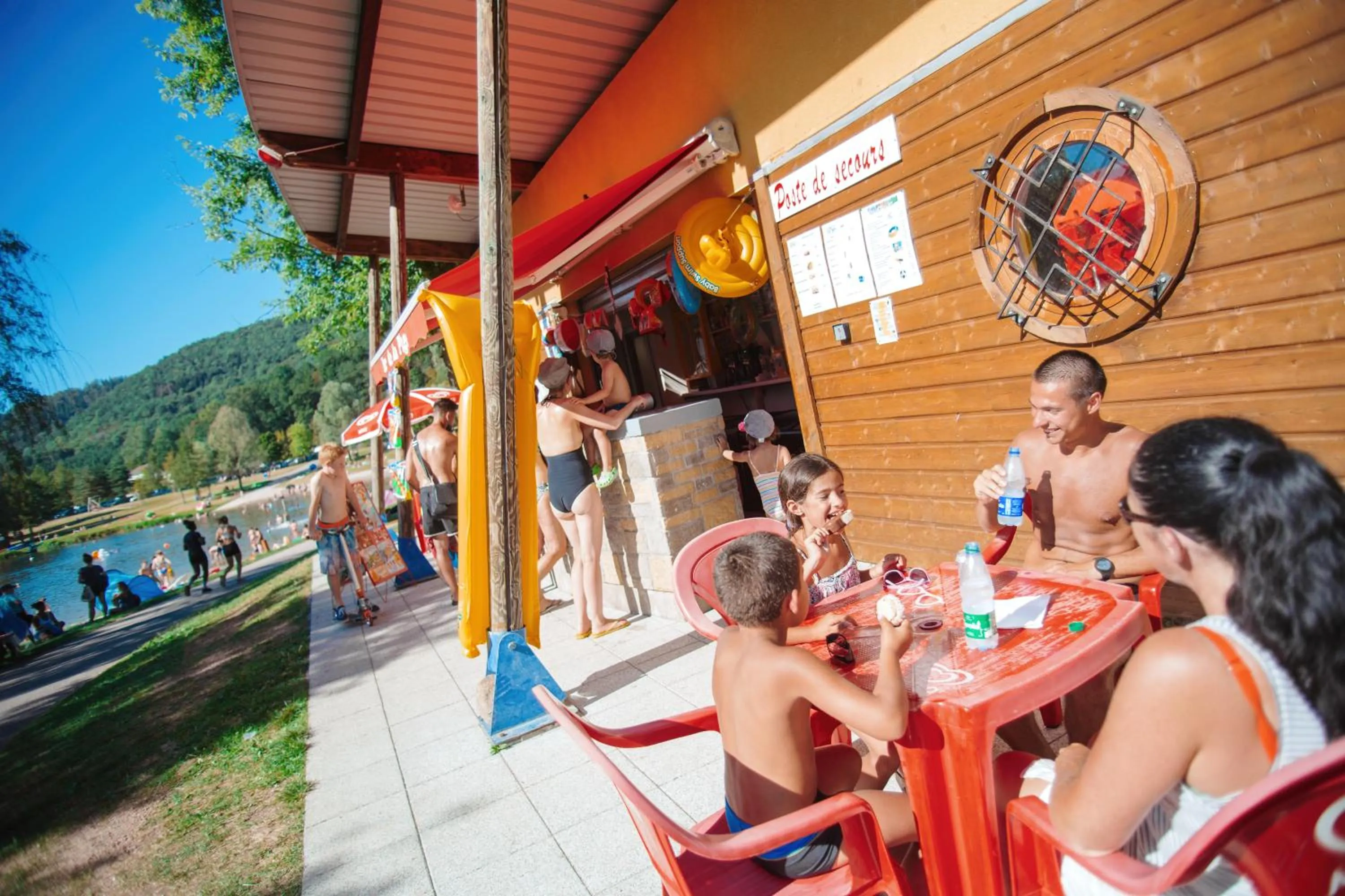 Lounge or bar in Camping Base de Loisirs du Lac de la Moselotte