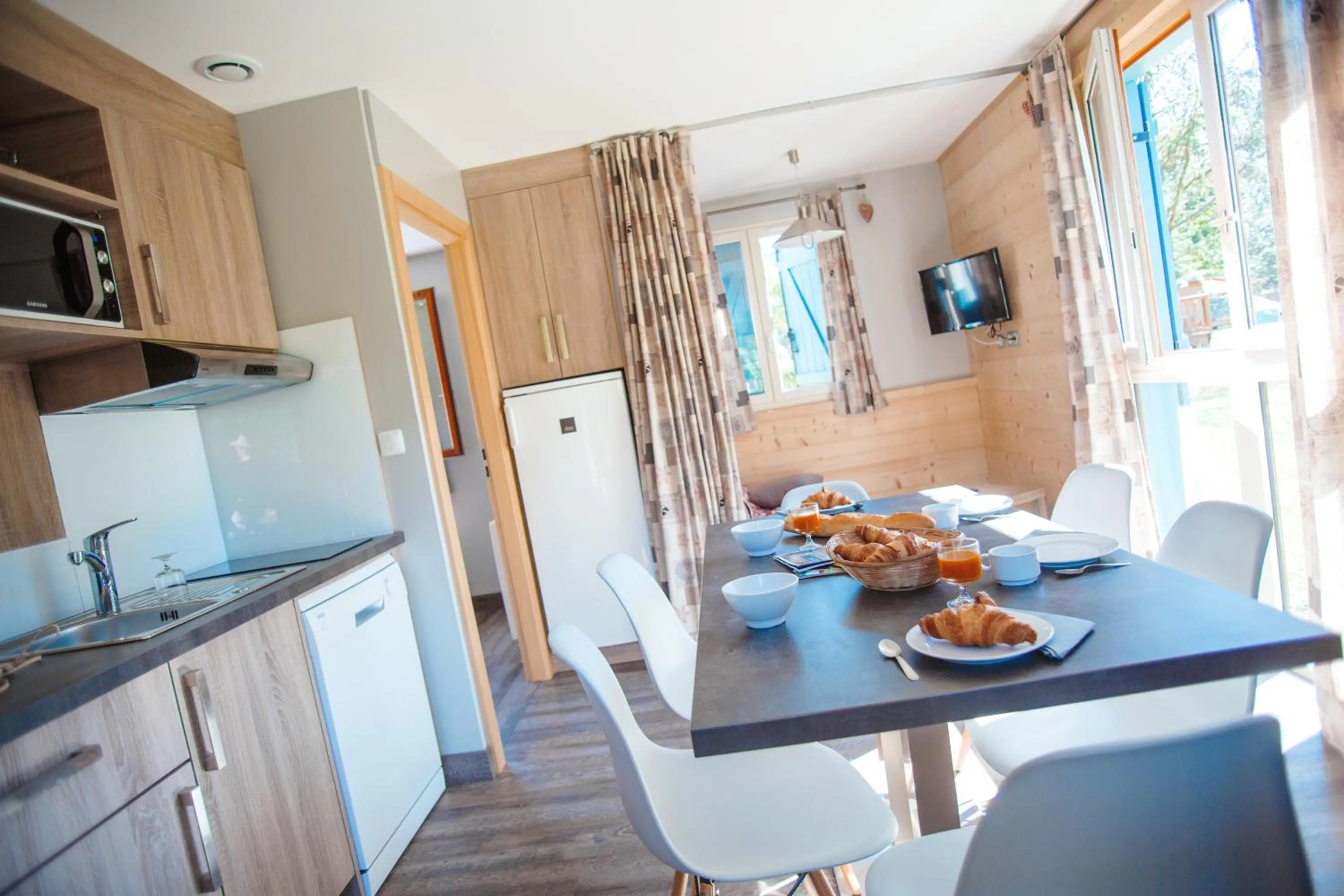 Kitchen or kitchenette in Camping Base de Loisirs du Lac de la Moselotte