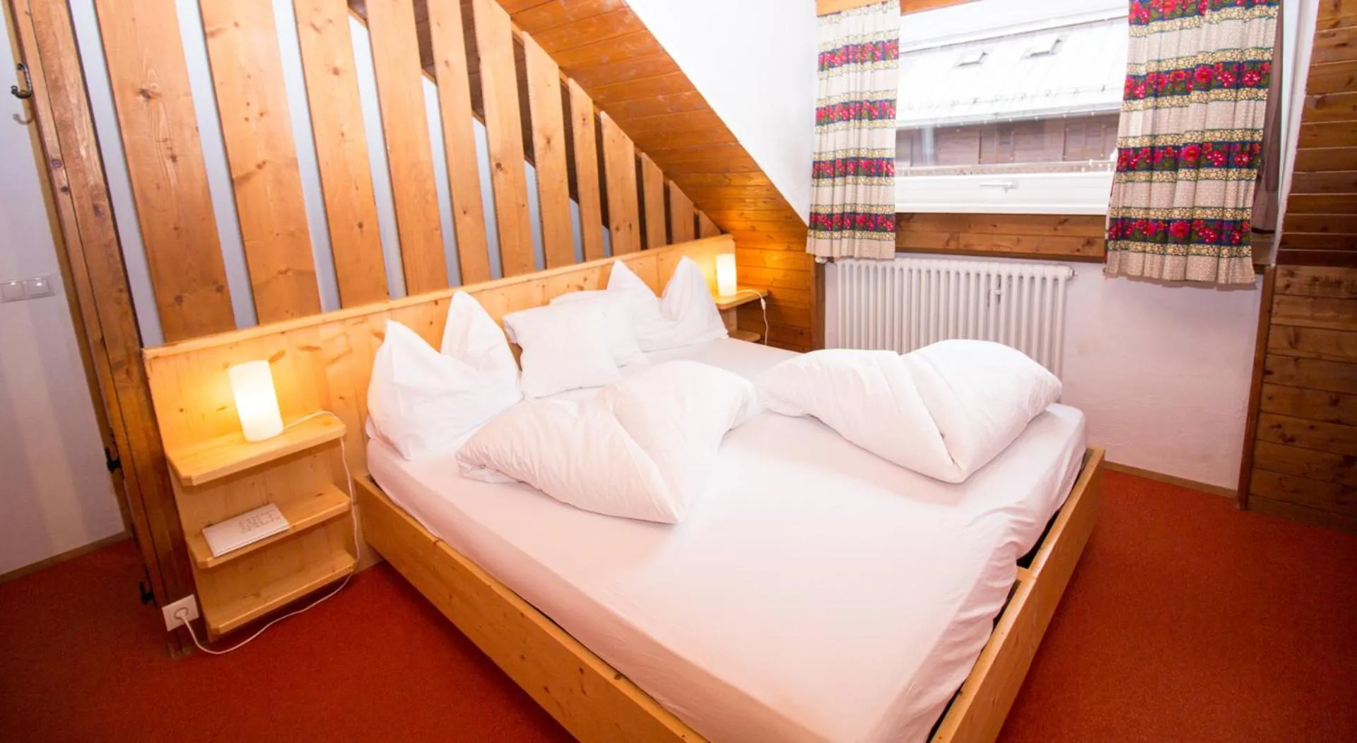 Bedroom, Bed in Residence Chris Appart