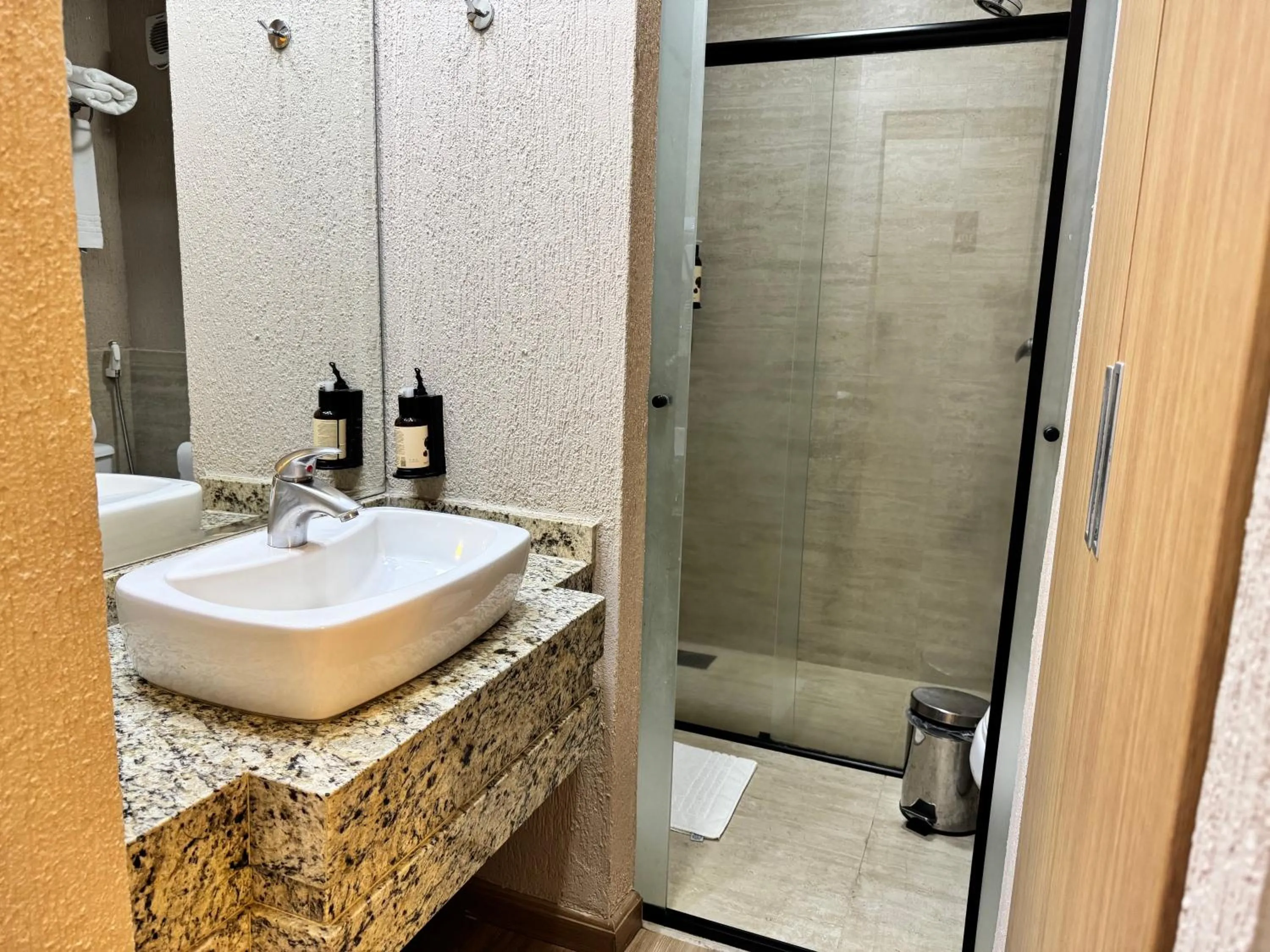 Bathroom in Hotel Girassol Plaza