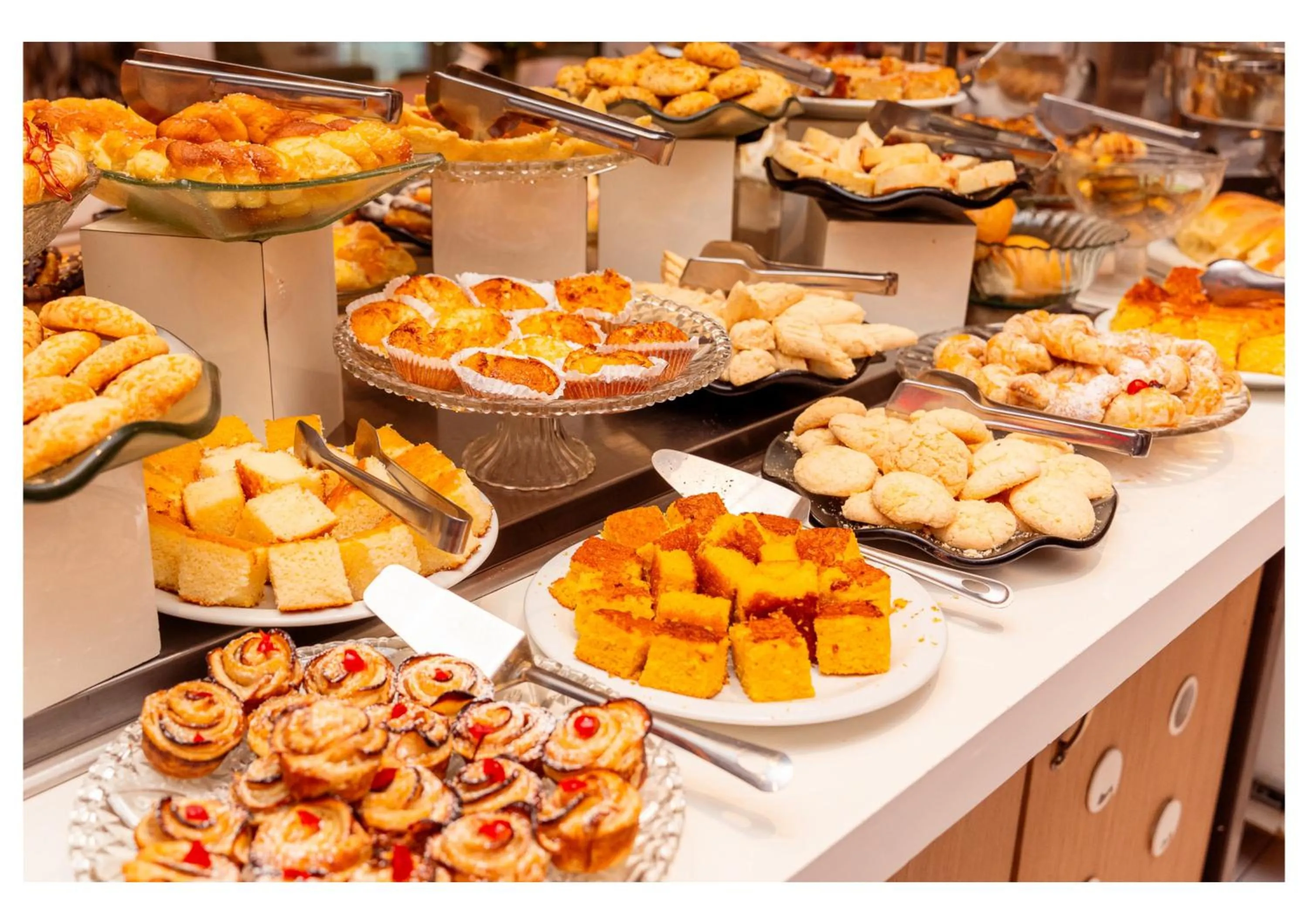 Restaurant/places to eat in Hotel Girassol Plaza