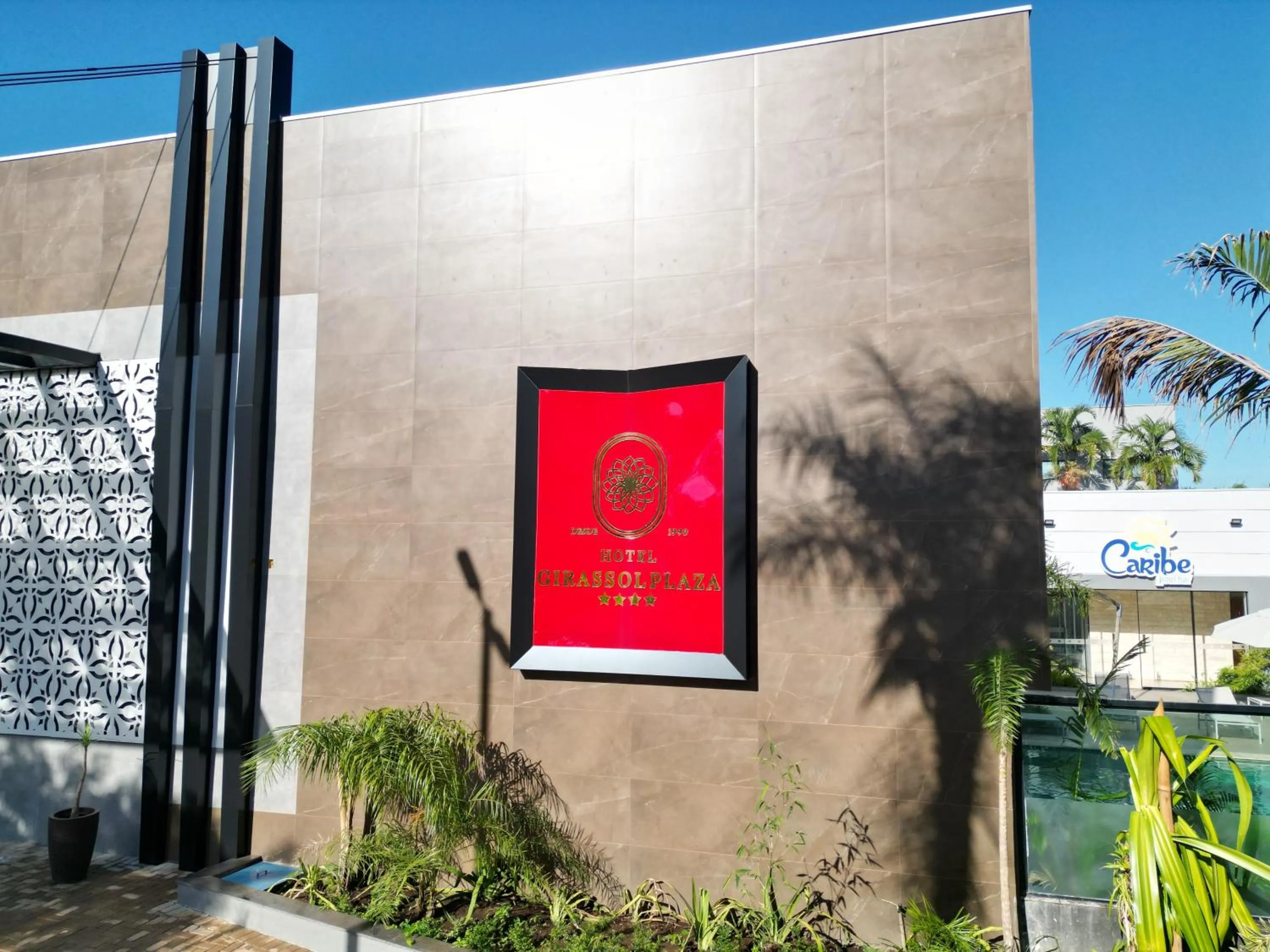 Facade/entrance in Hotel Girassol Plaza