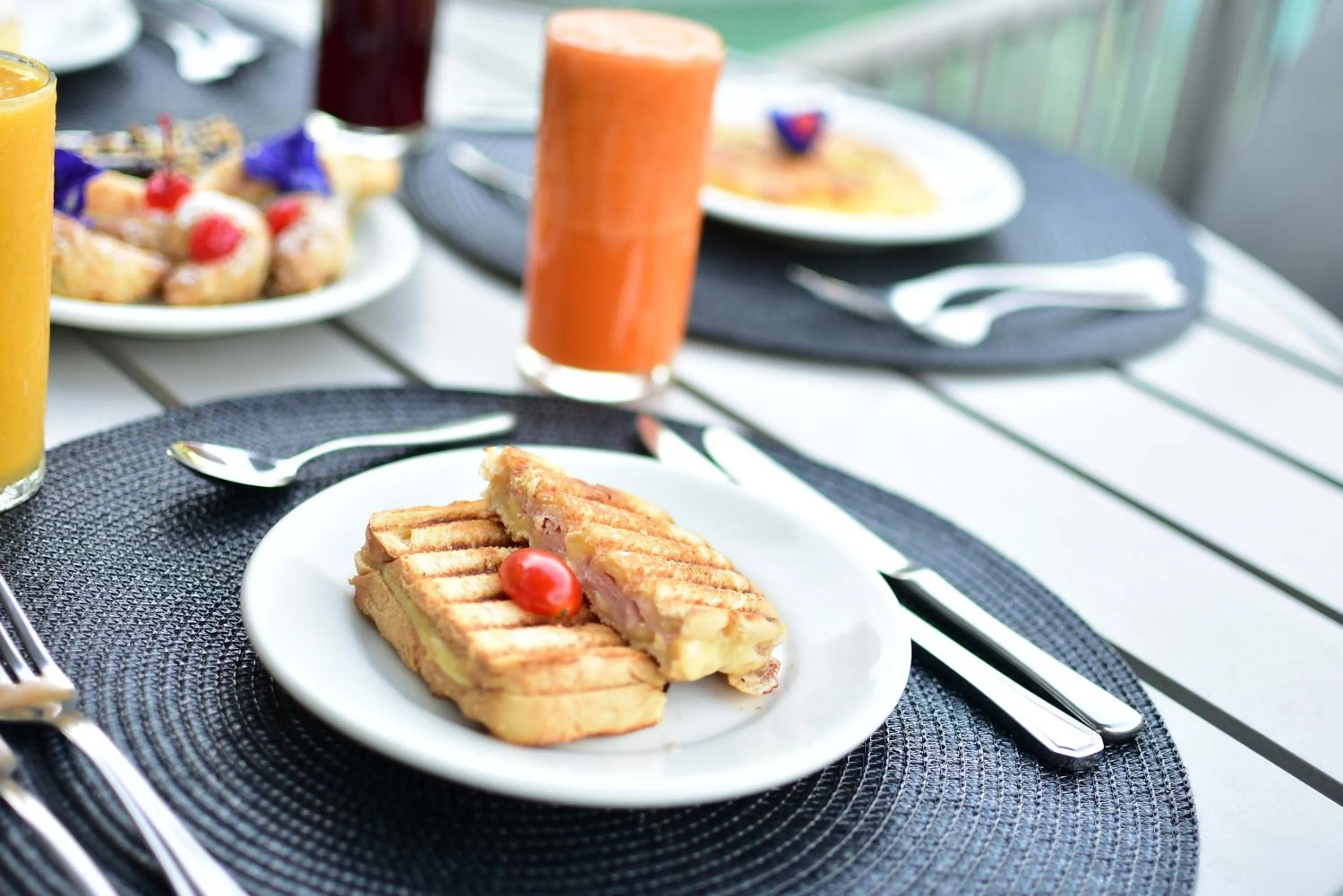 Restaurant/places to eat in Hotel Girassol Plaza